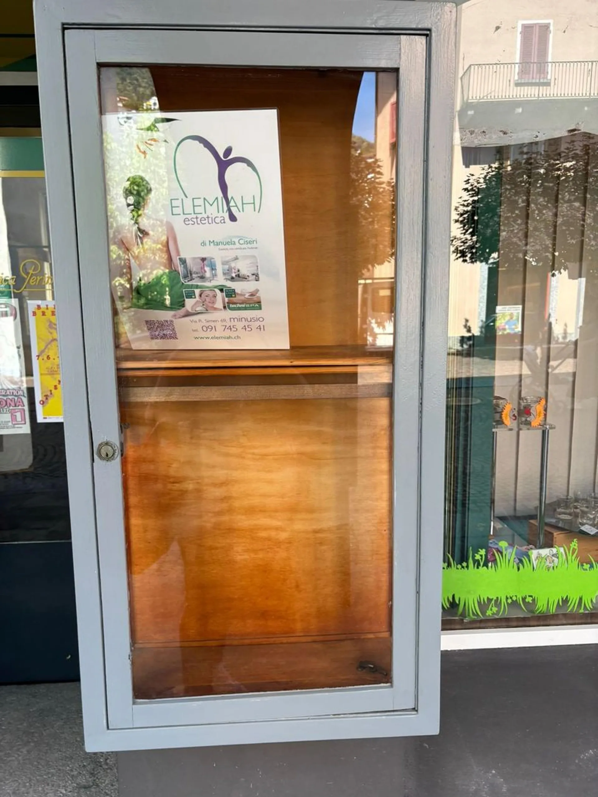 Mietvitrinen in der Altstadt von Locarno