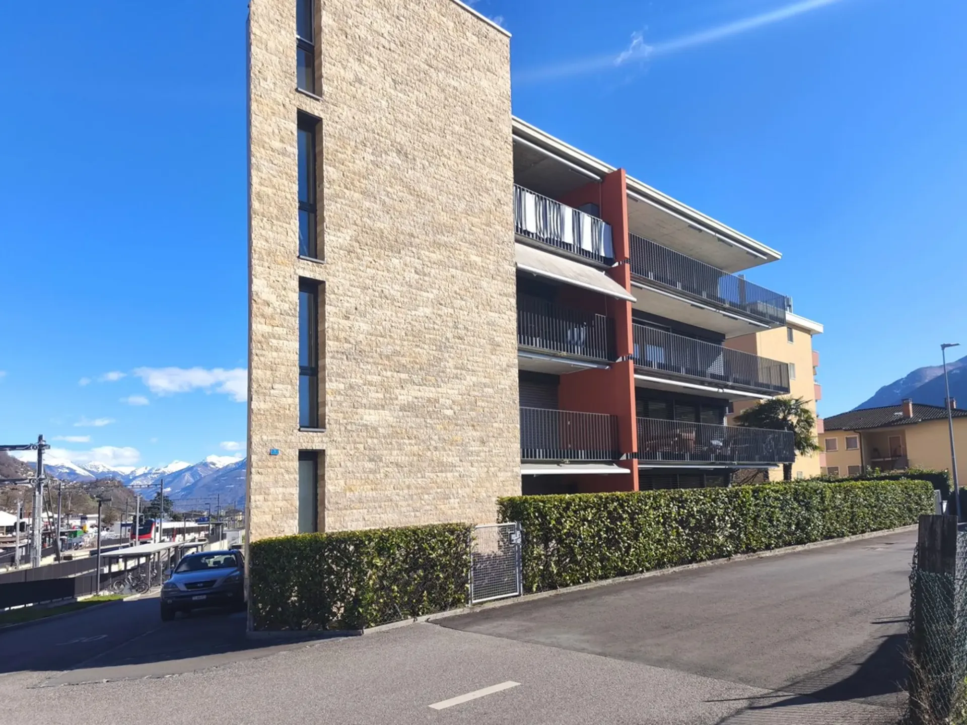Helles 2,5-Zimmer-Wohnung mit bewohnbarem Terrassenbereich in ruhiger Grünzone