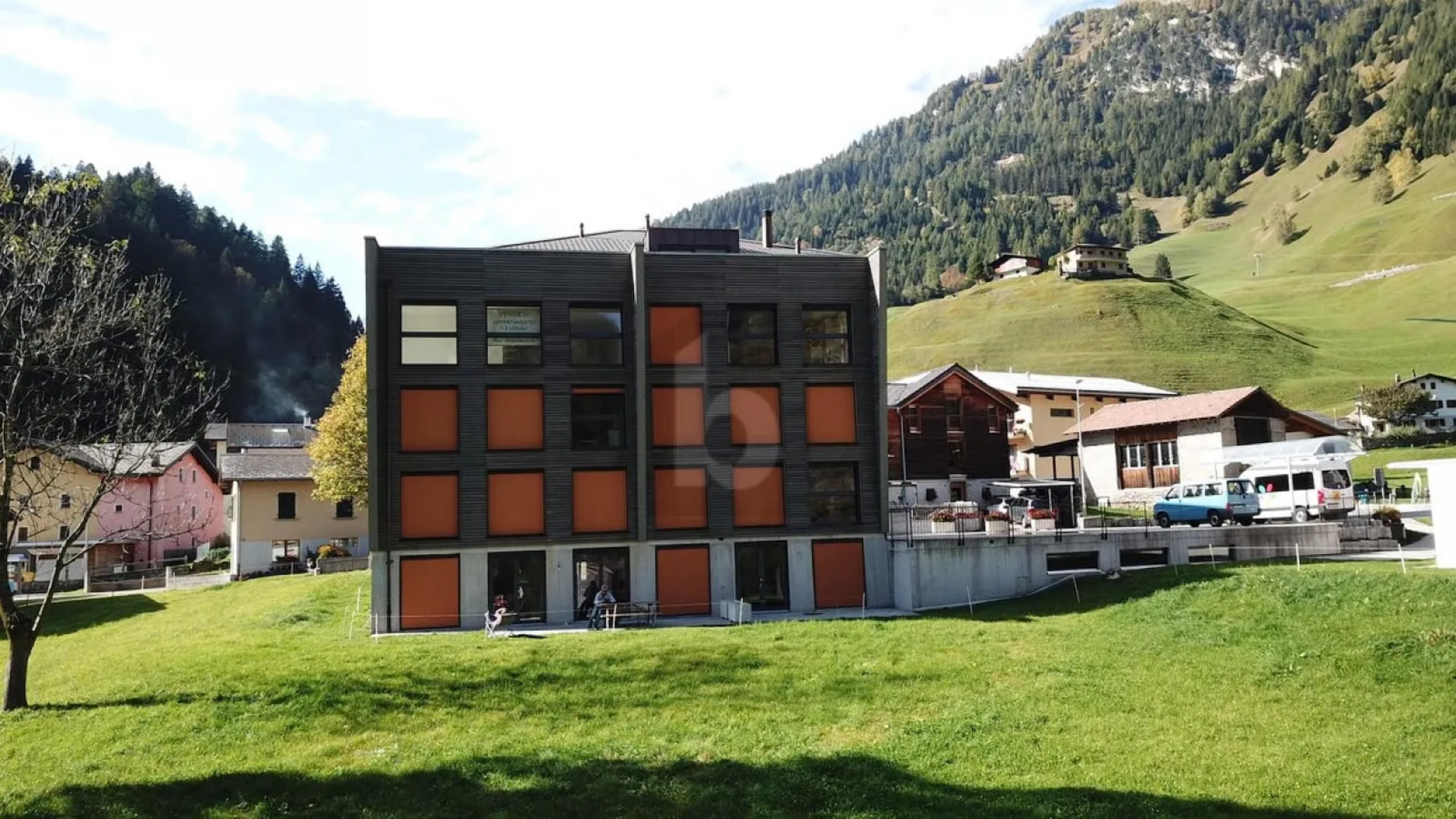 Moderne und helle Wohnung mit Garten