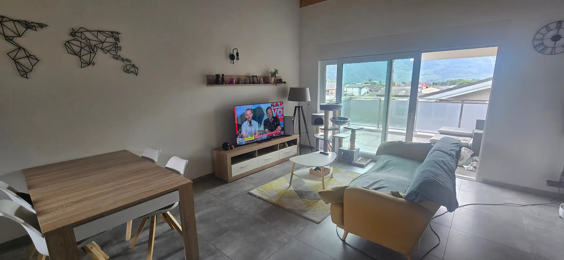 Charmantes Dachwohnung mit 2.5 Zimmern in Leytron – Panoramablick auf die Berge