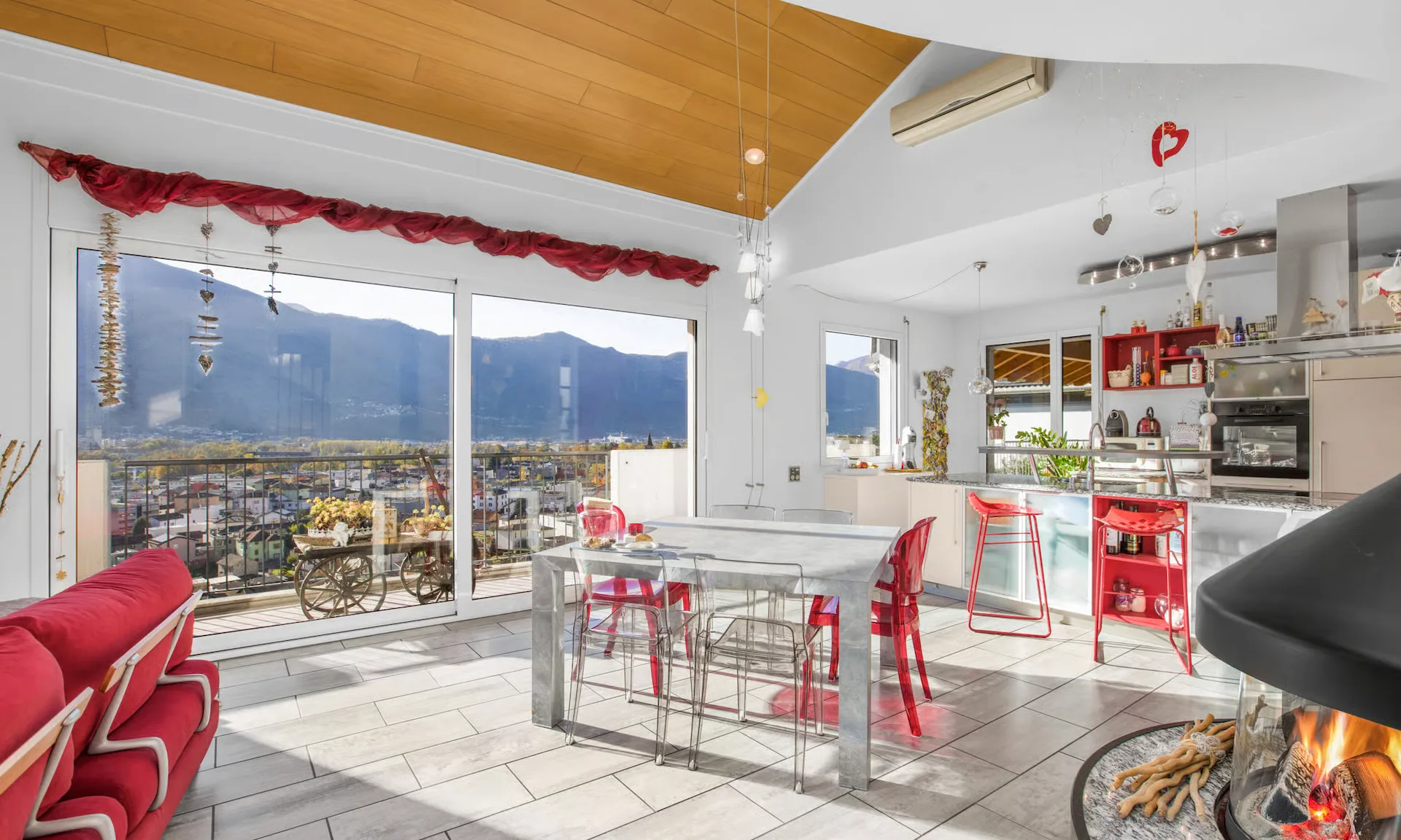 STUPENDA VILLA 6.5 LOCALI CON VISTA PANORAMICA A BELLINZONA