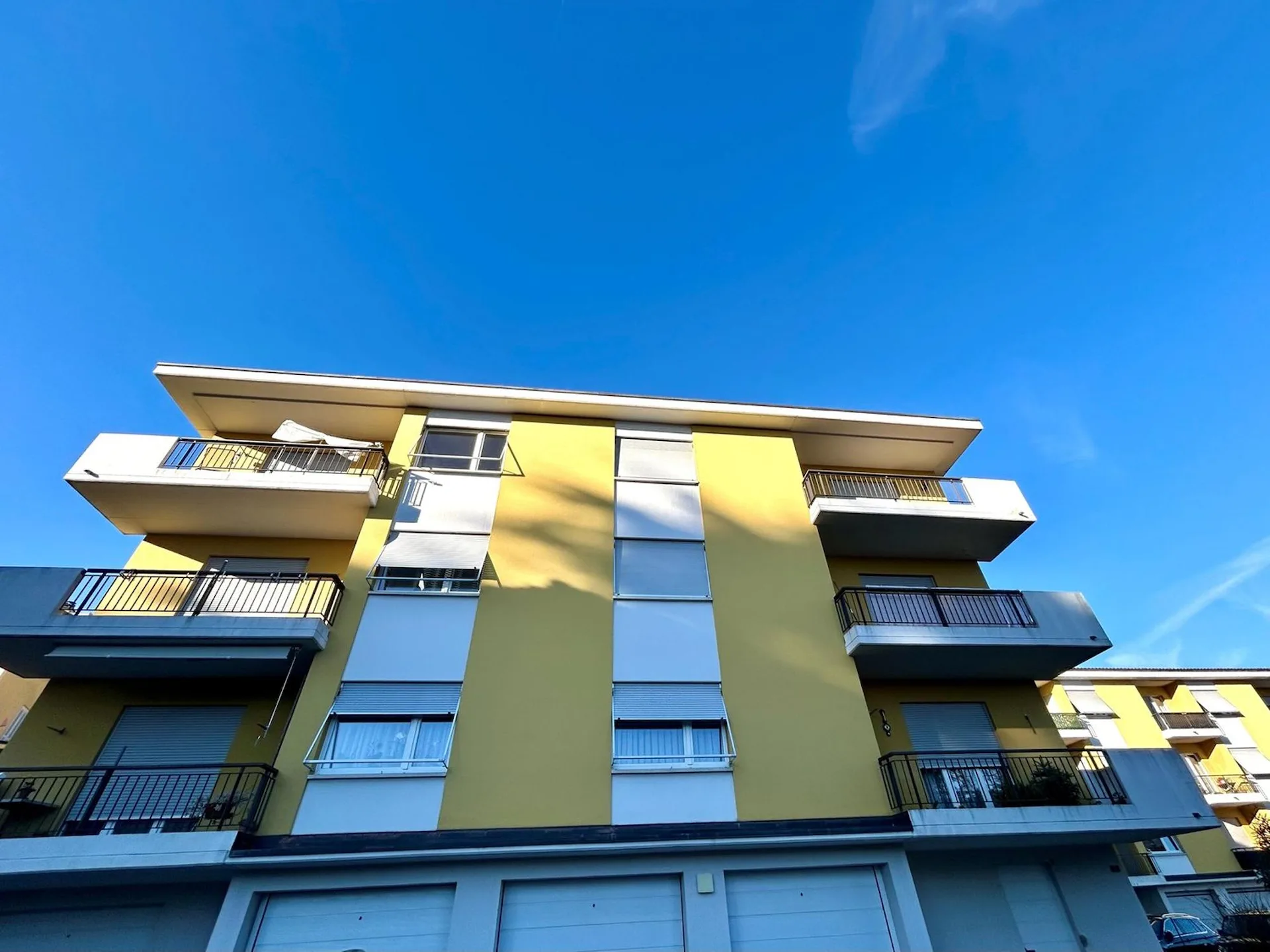 3 1/2 oberstes Stockwerk in kleiner Residenz