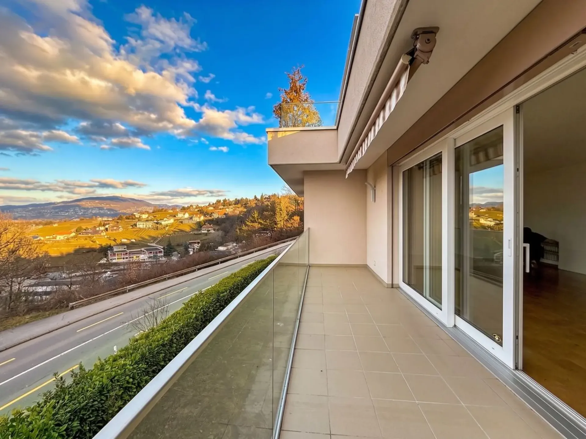 Montreux - Elegant 5.5 Zimmer mit Seeblick, Terrasse und Wellnessbereich