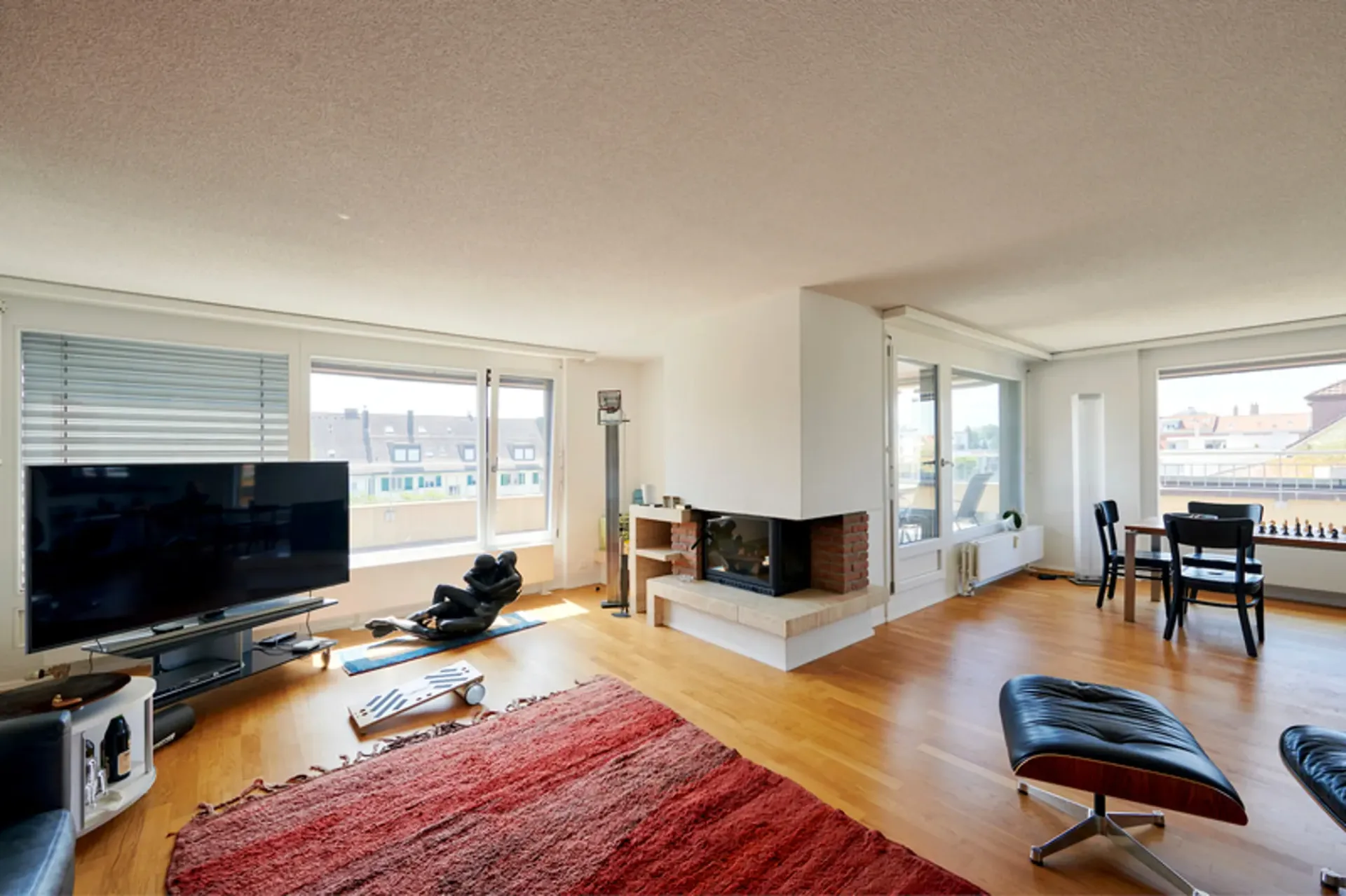 2½ ZIMMER-ATTIKAWOHNUNG IN BERN - LÄNGGASSE, MÖBLIERT, TEMPORÄR