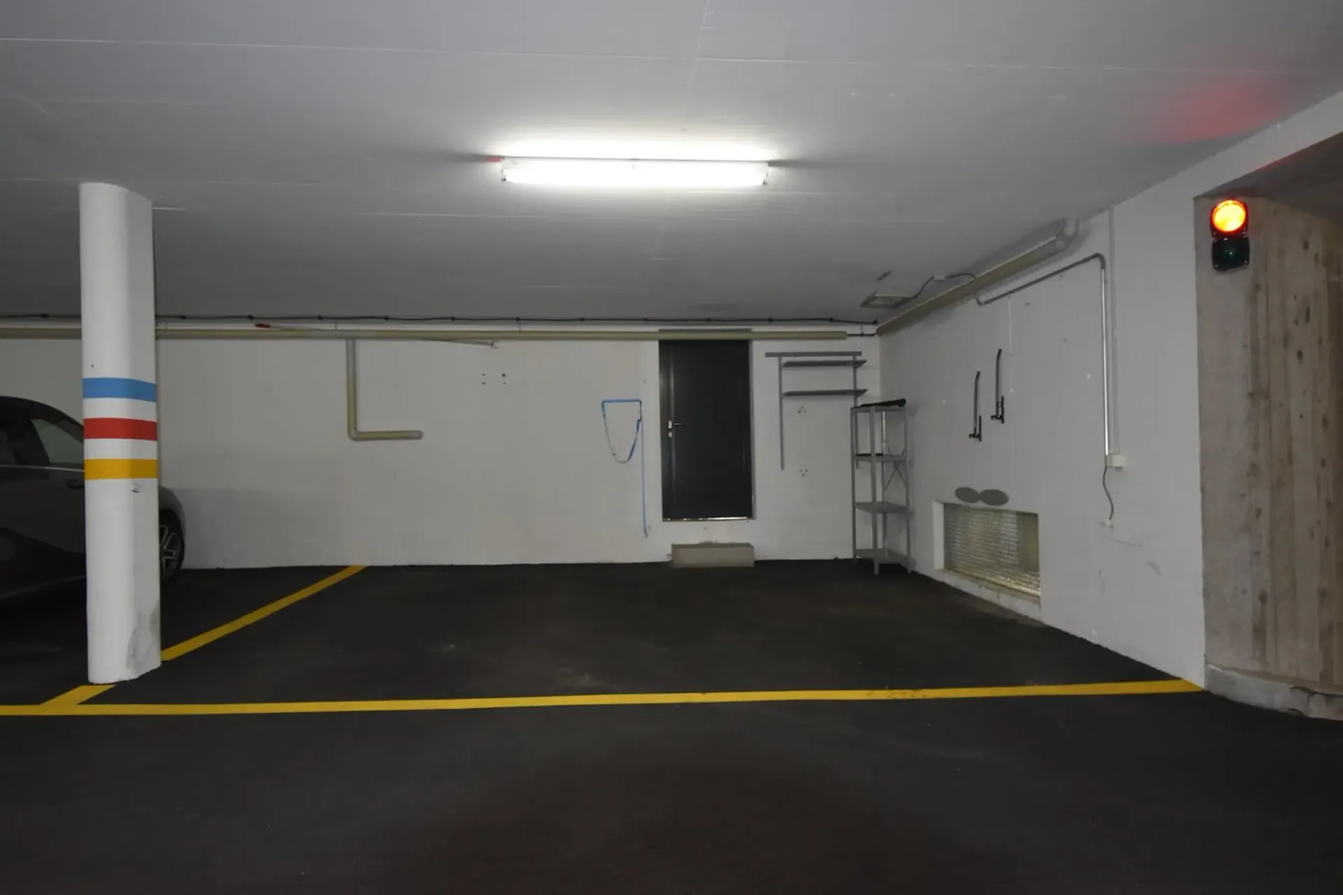 3 Einzelparkplätze und 1 Motorradparkplatz zu vermieten