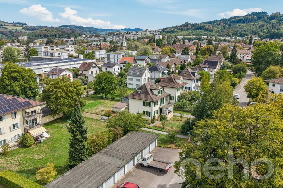 Family house with large plot and additional potential