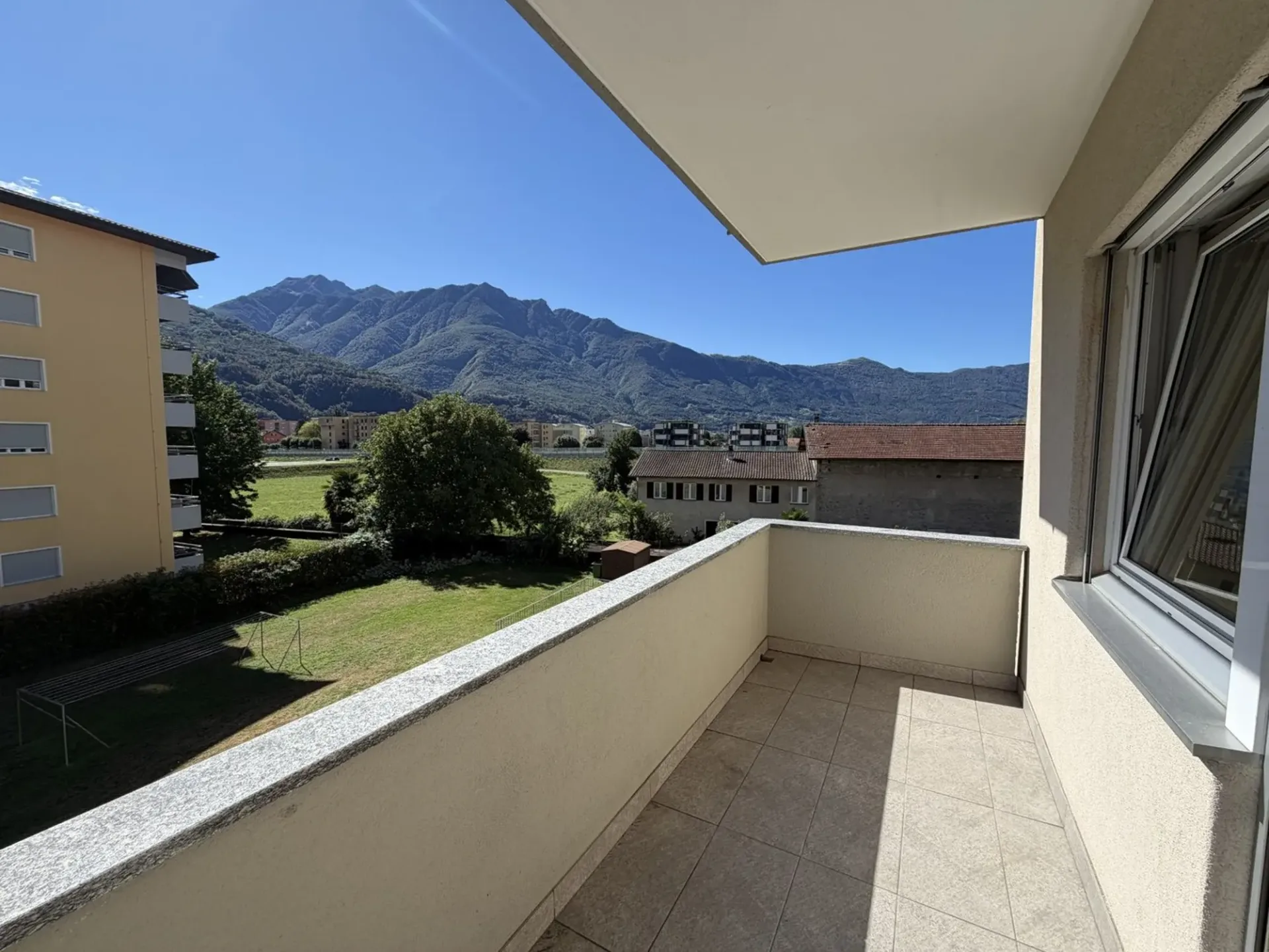 Helles 3.5-Zimmer-Apartment in Bellinzona