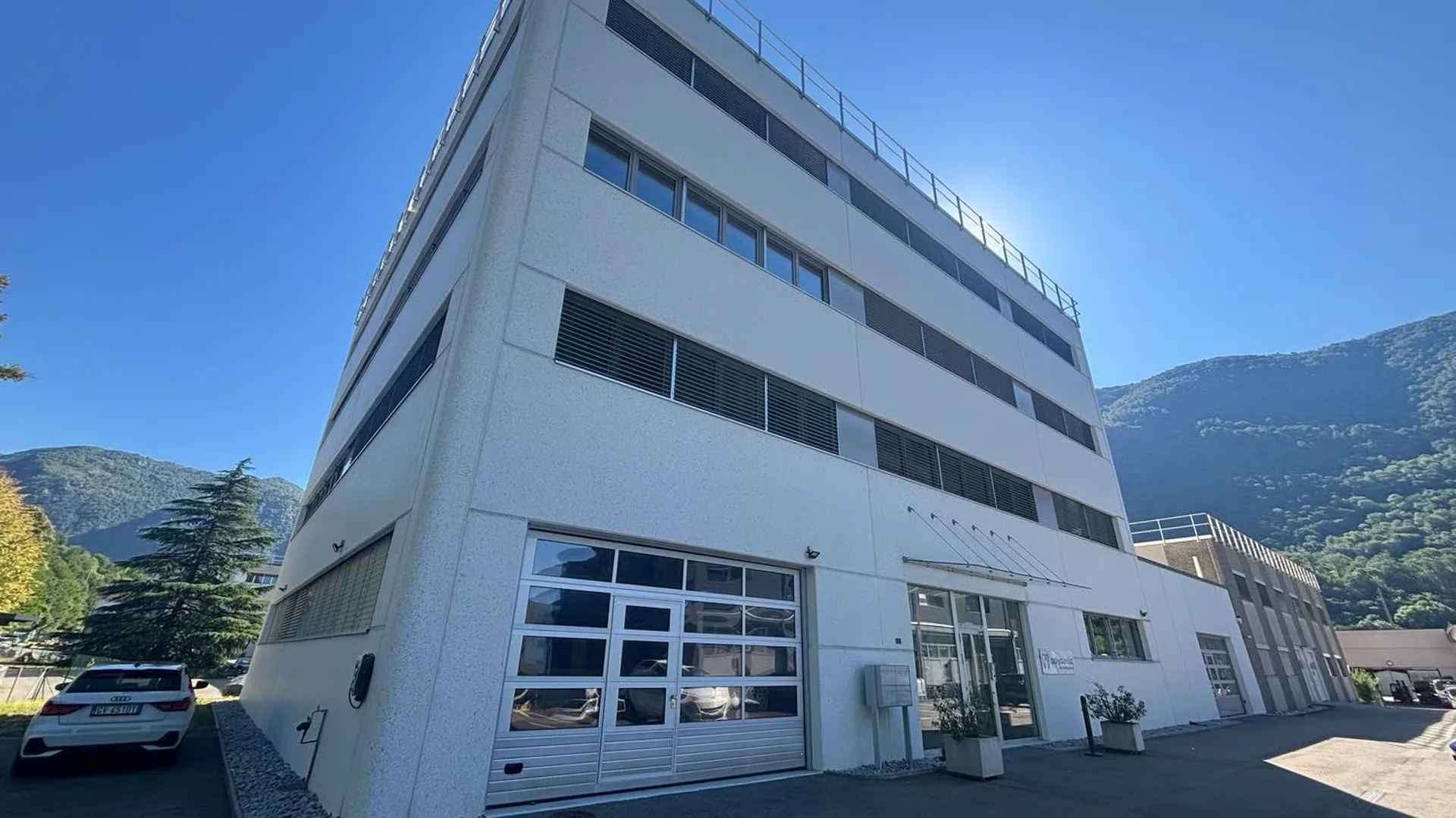 MEZZOVICO - neues, helles und geräumiges Büro
