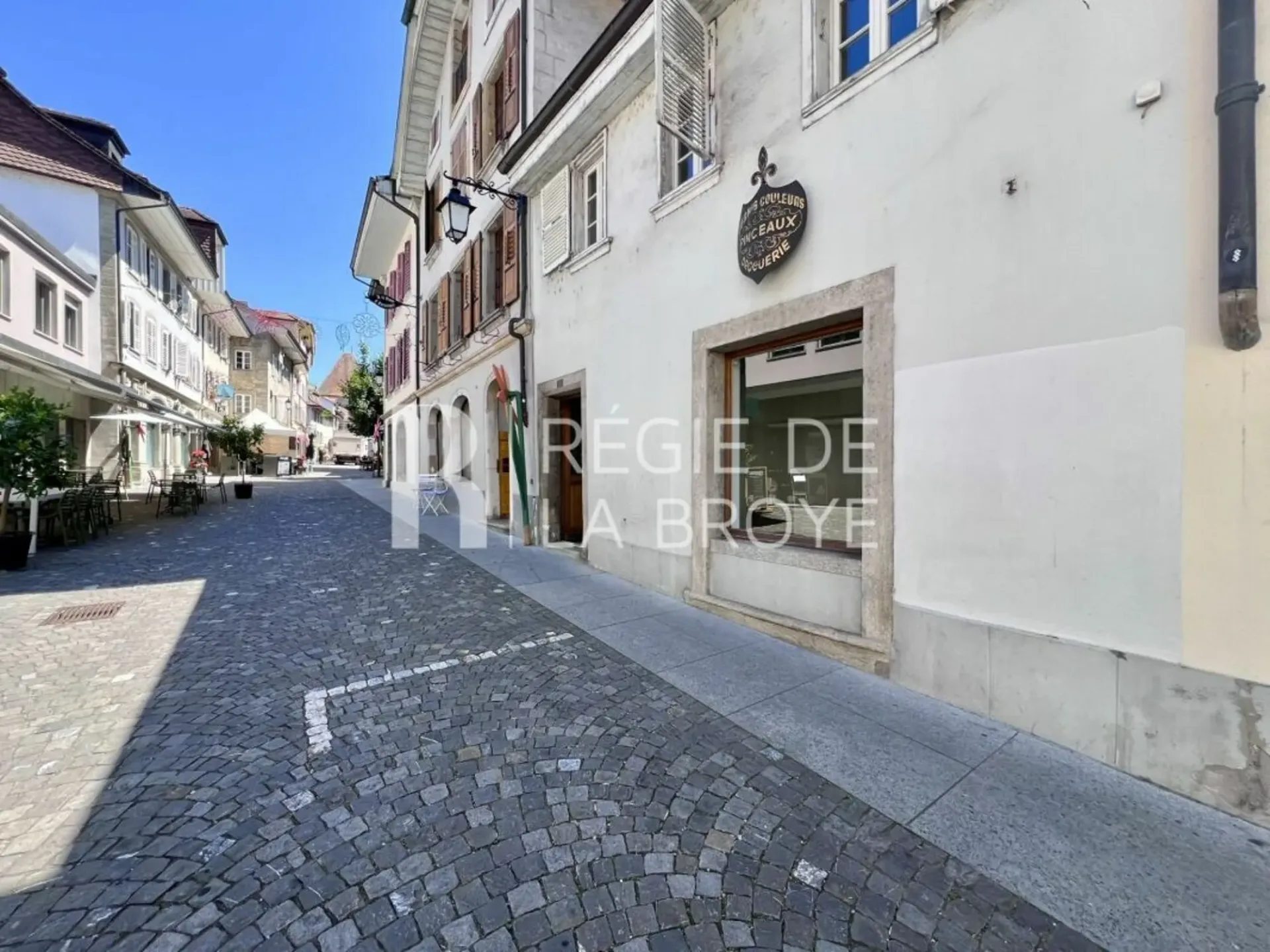 Büro mit Vitrine im Zentrum von Estavayer-le-Lac