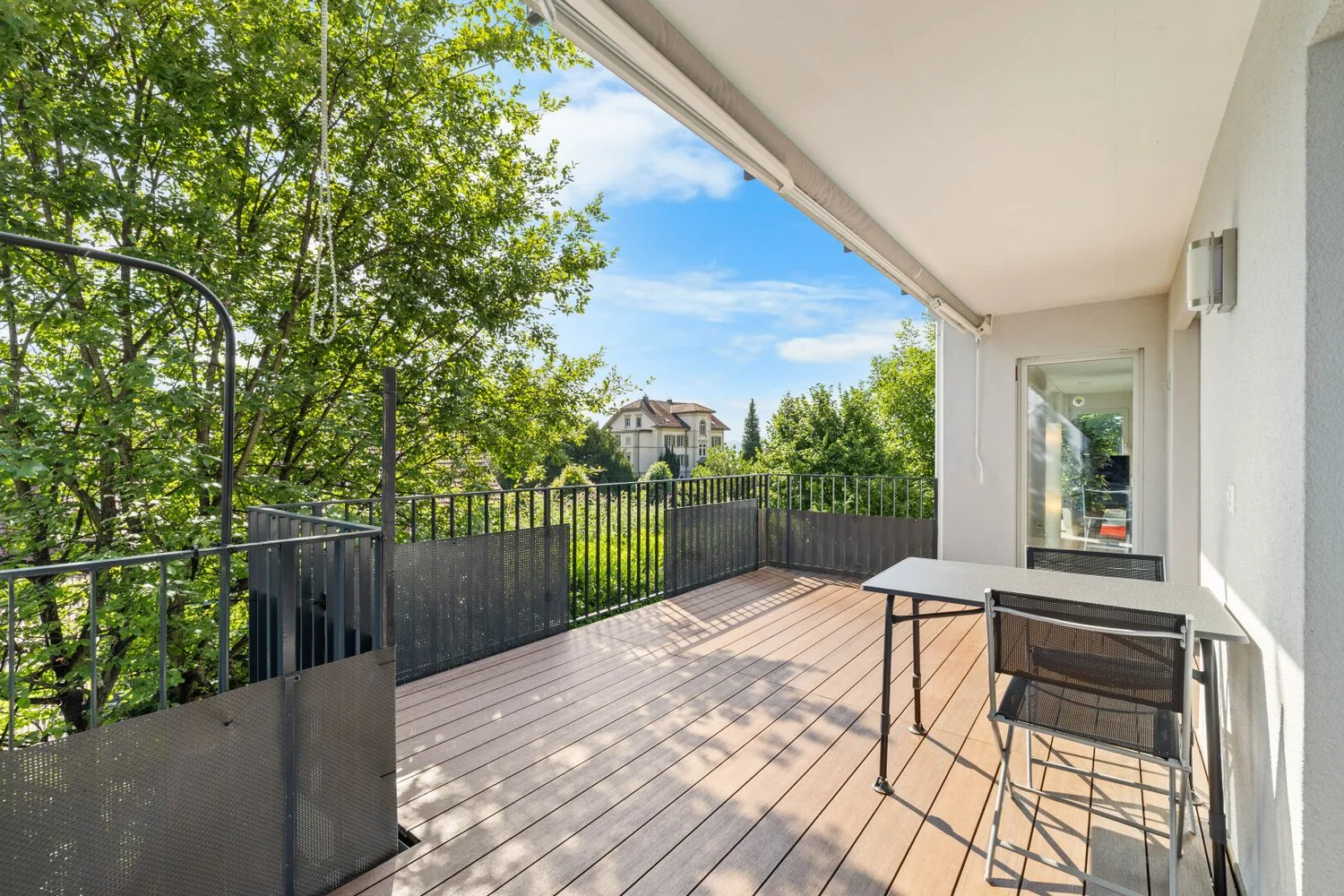 Modern living by the lake – stylish, spacious, unique