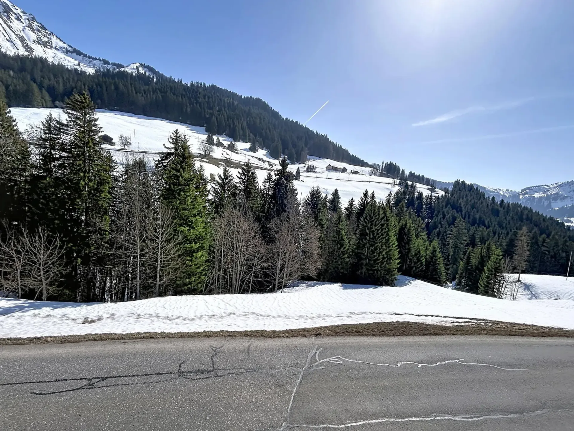 Einzelchalet mit 5.5 Zimmern und Anbau in La Collombaz