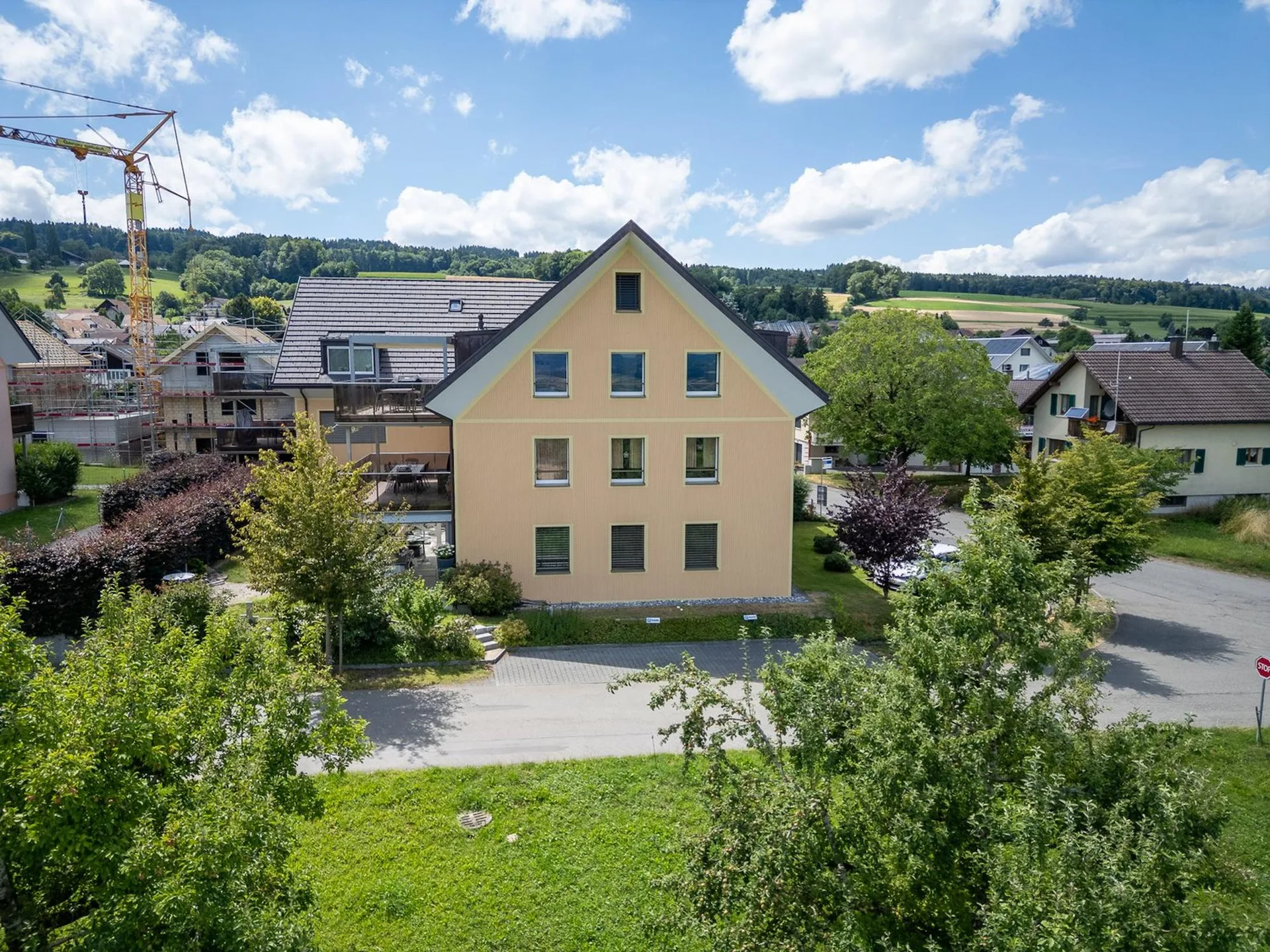 Neuwertige Wohnung mit ansehnlichen Flächen