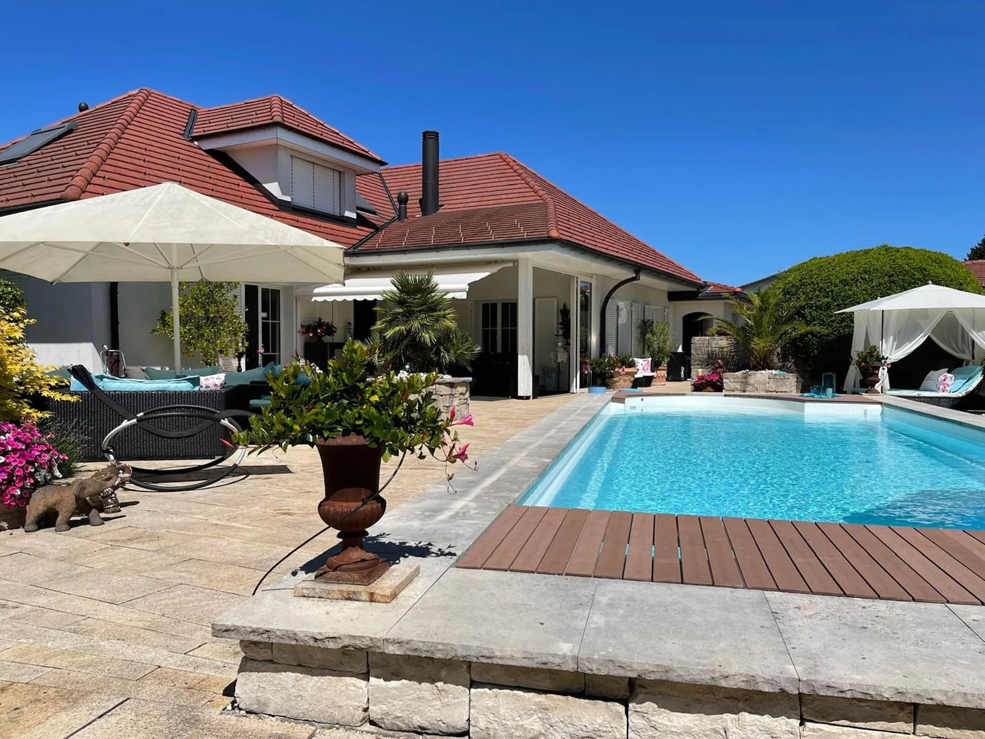 Maison de famille exclusive avec piscine, grand jardin et réserve de terrain constructible