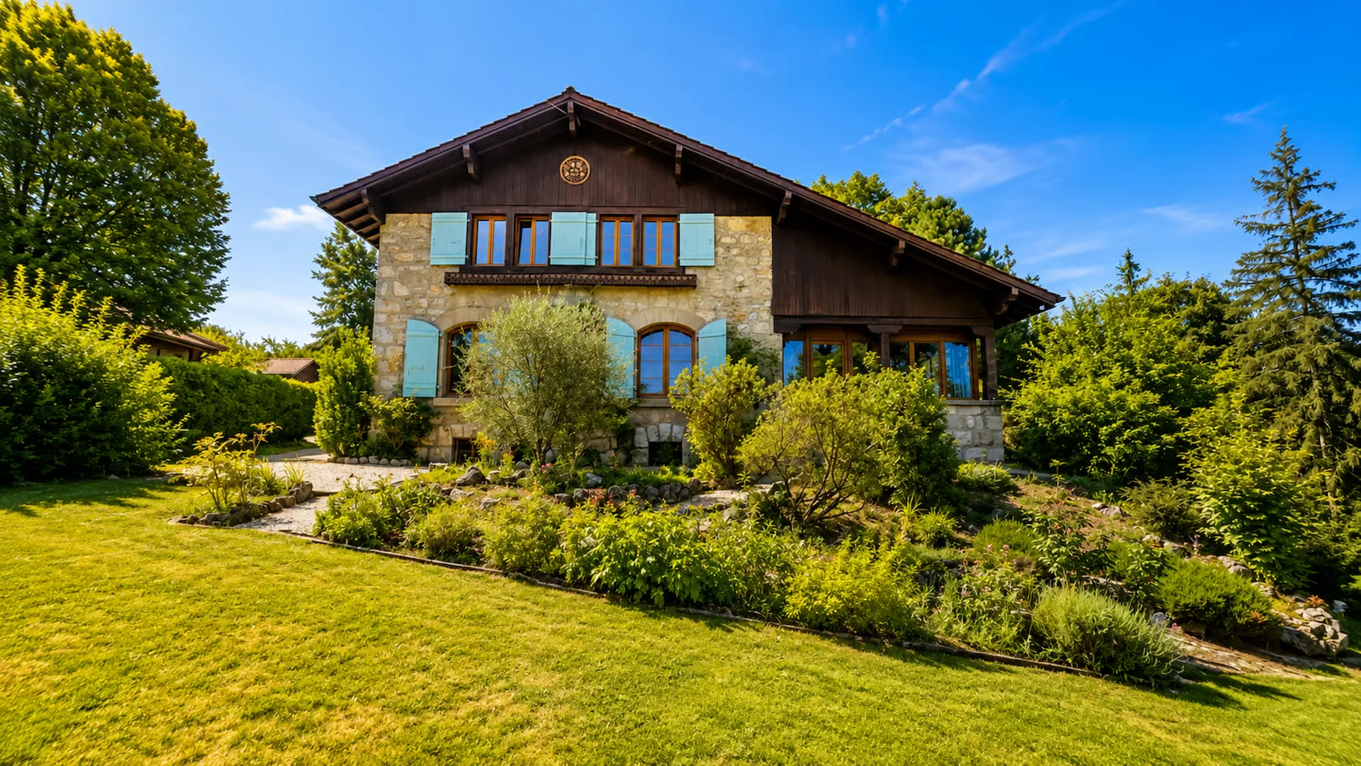 Character house - Unobstructed view of Salève, large volume and strong potential for renovation.