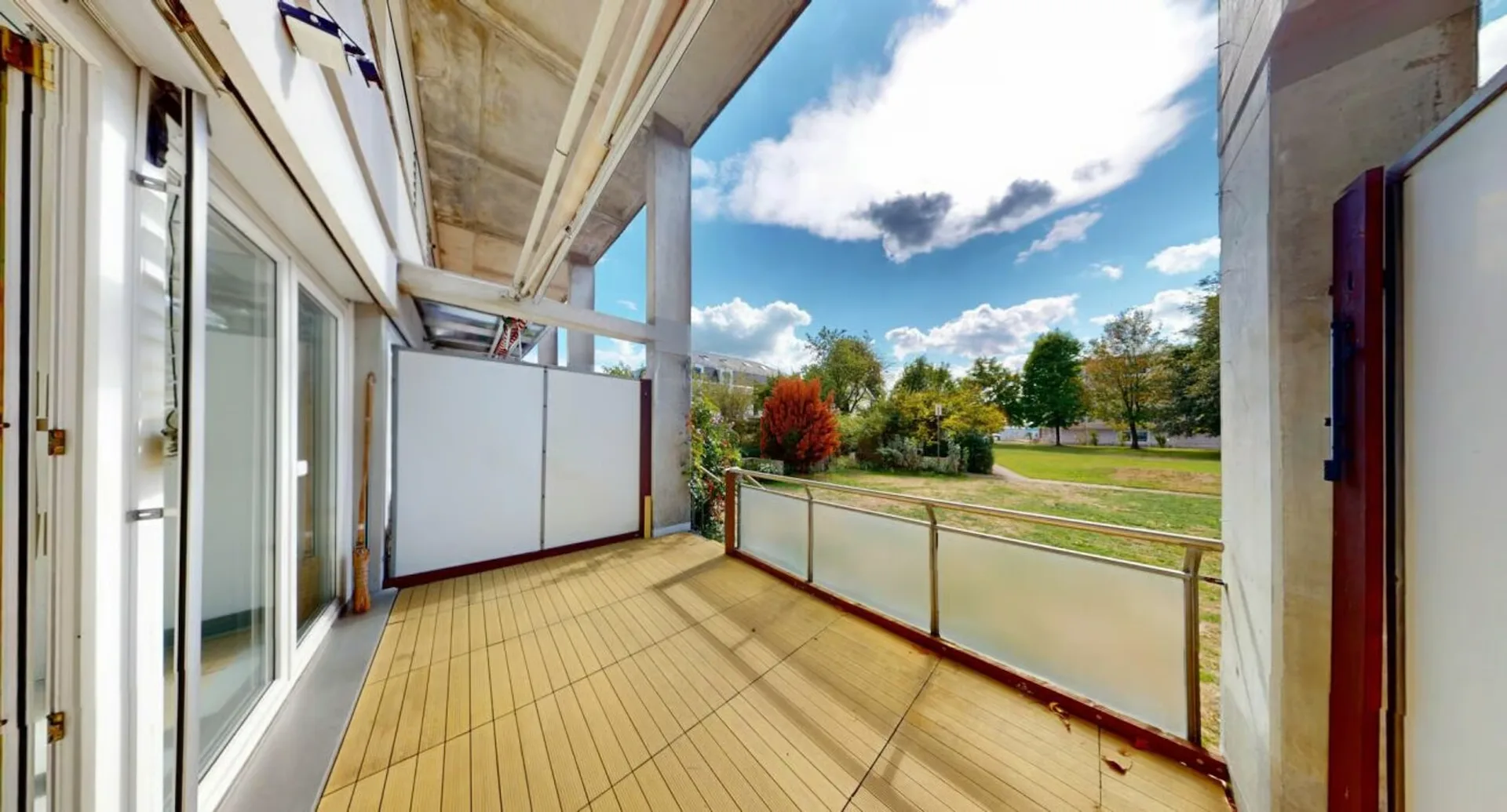 Wohnen auf zwei Ebenen! Charmante 3.5 Zimmer Maisonette mit Blick ins Grüne