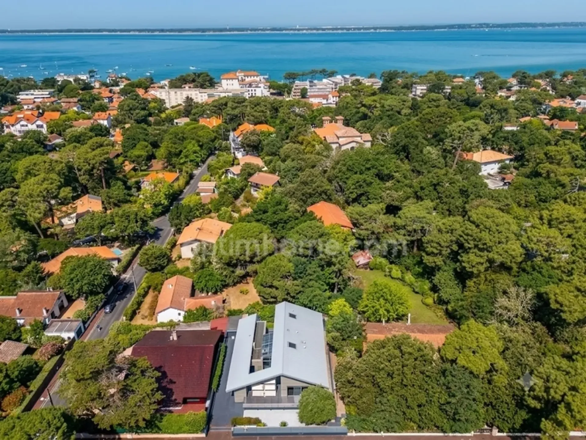 VILLA DES ARCHITEKTEN AUF STÜTZEN - EXKLUSIVITÄT & YACHTING-GEIST