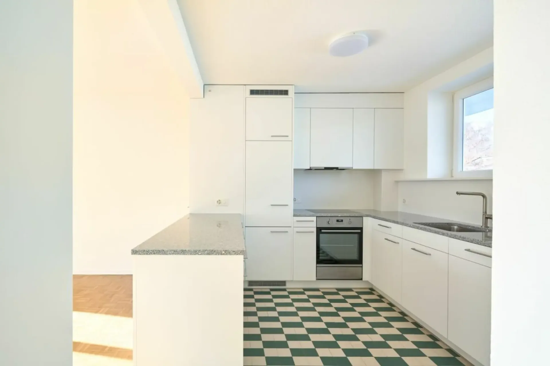 Appartement lumineux 2.5 pièces dans un quartier calme près de la ville