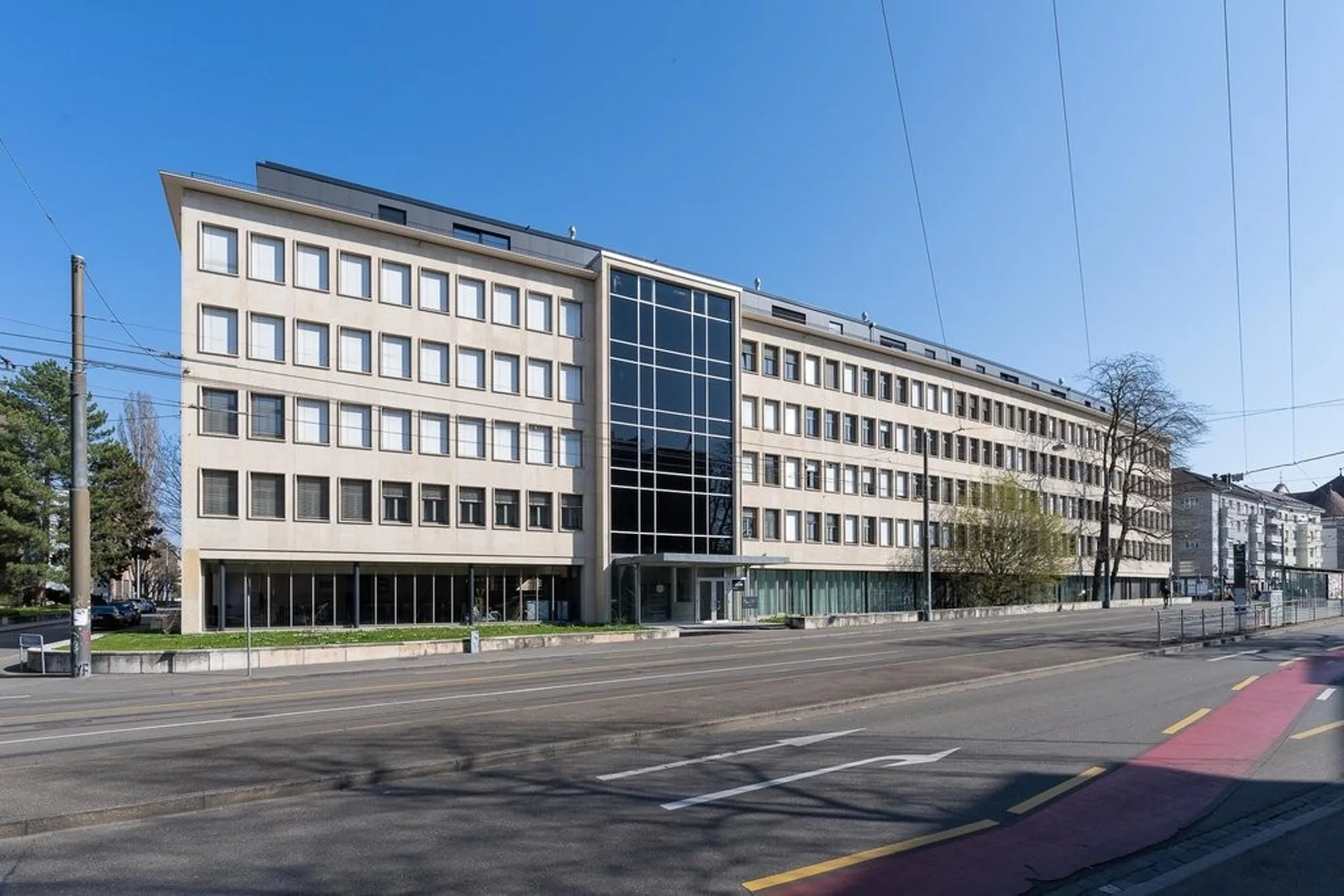 Appartement de 2,5 pièces élégant au 5e étage dans un emplacement central à Bâle