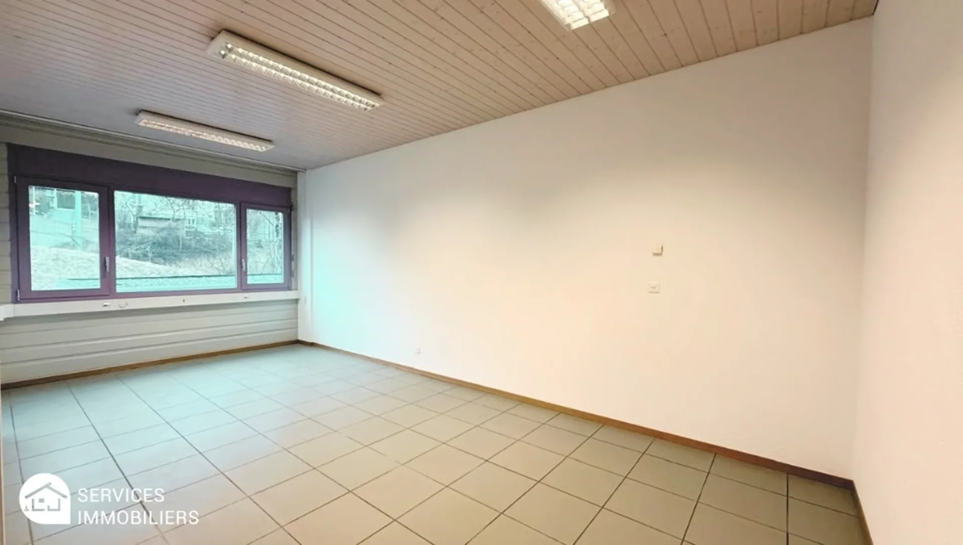 Lokal mit viel Licht und sehr guter Lage