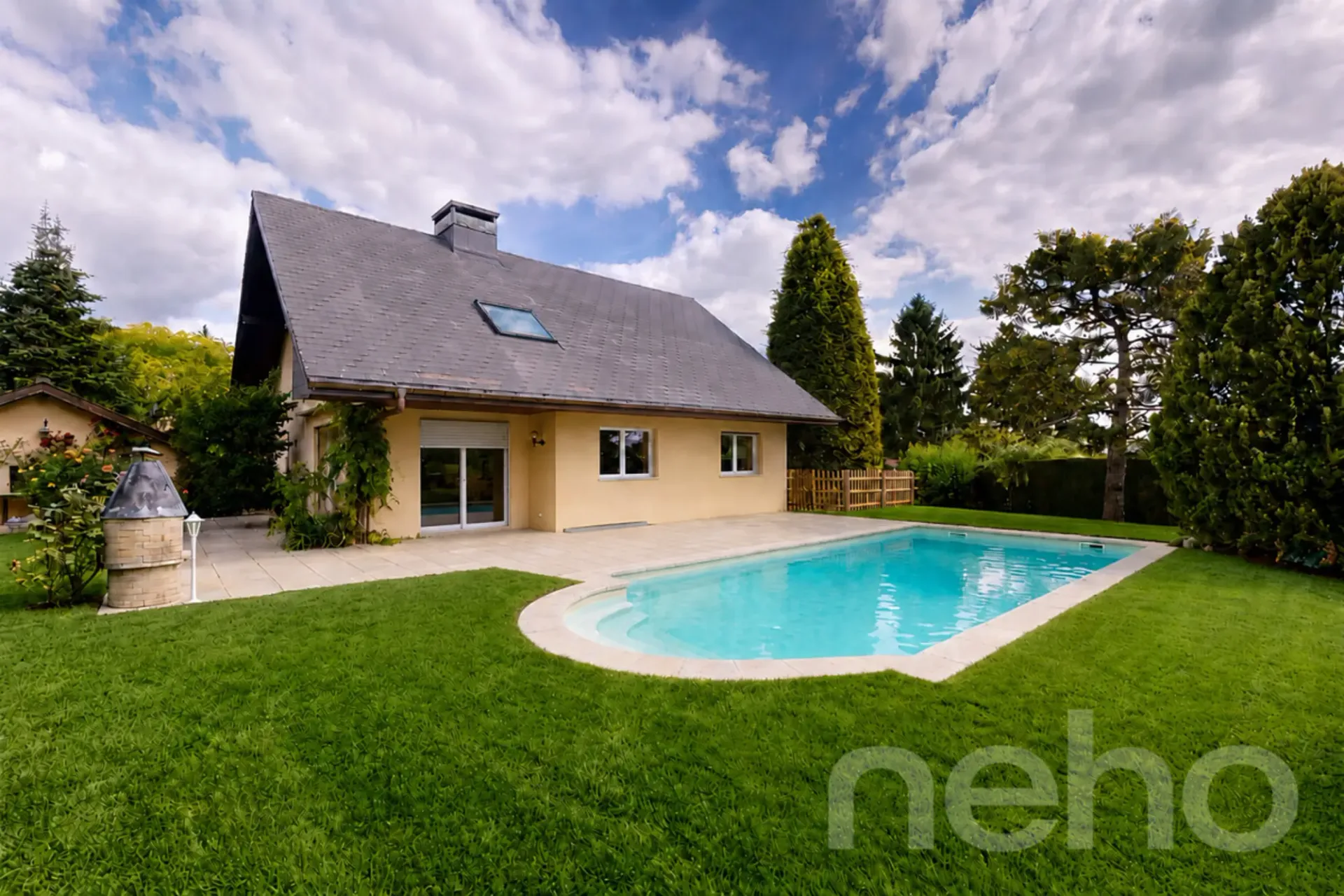 Einfamilienhaus mit Pool und Möglichkeit zur Erweiterung