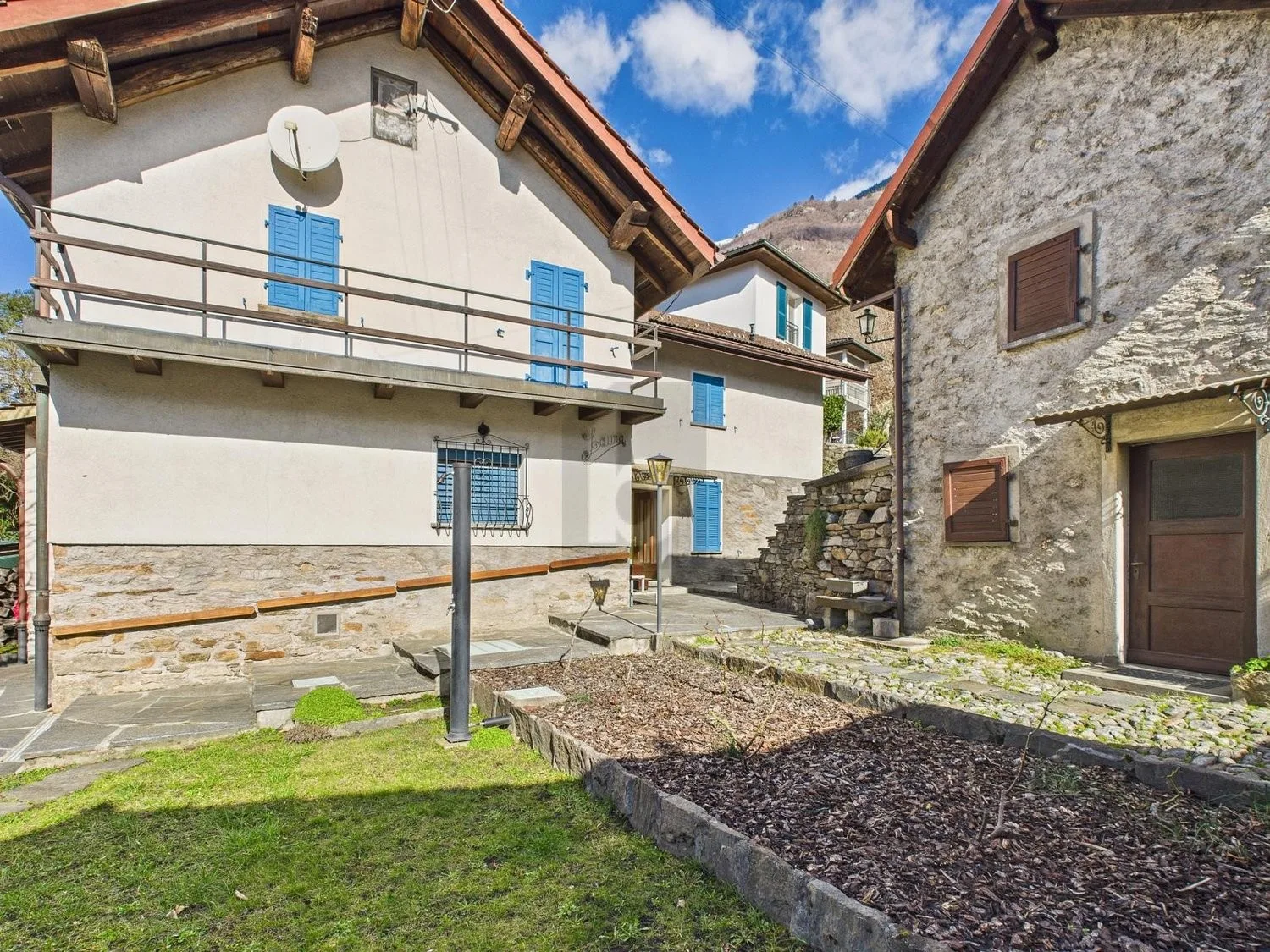 SPAZIOSA E SOLEGGIATA CON GIARDINO