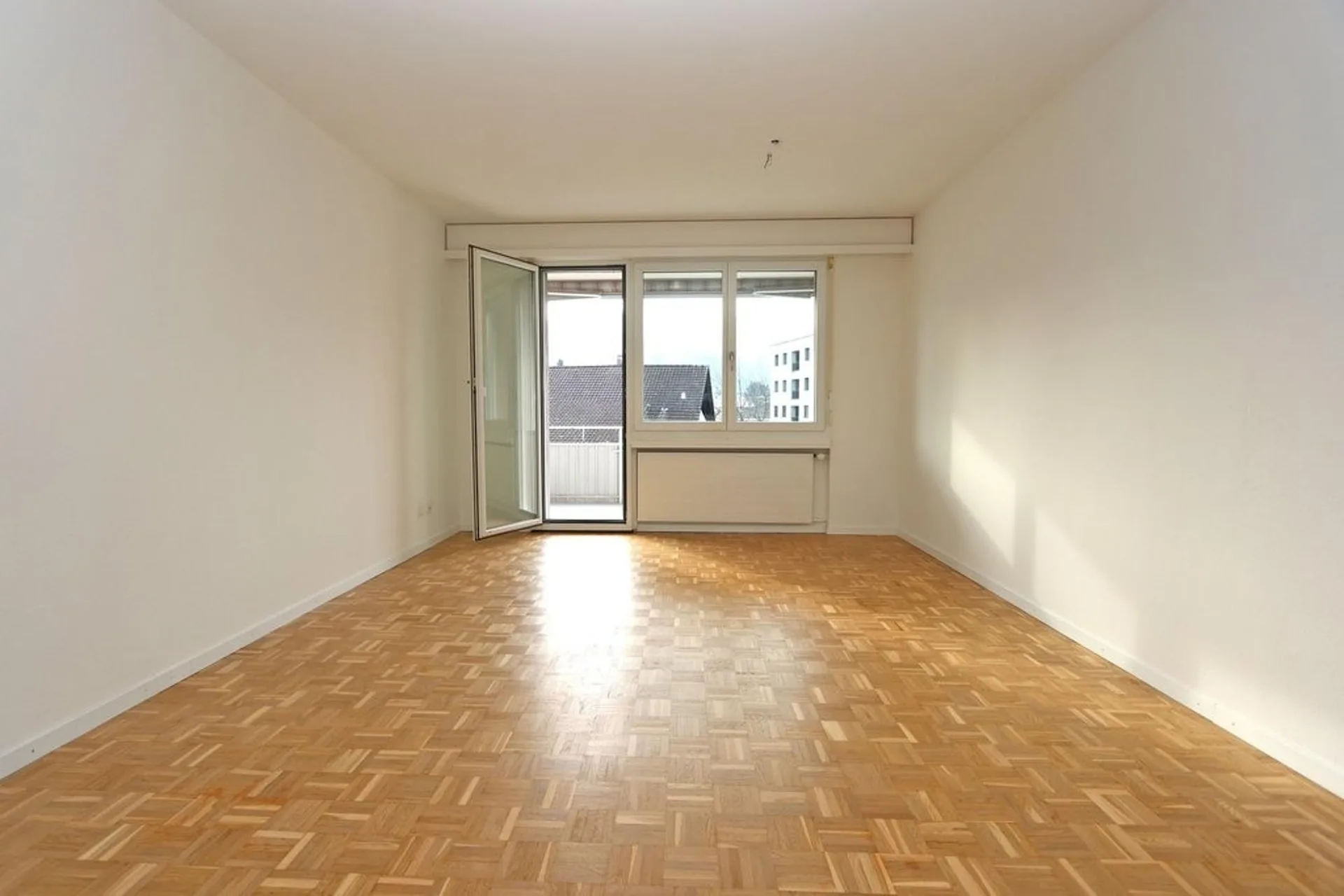 Appartement spacieux avec cuisine moderne, balcon et terrasse