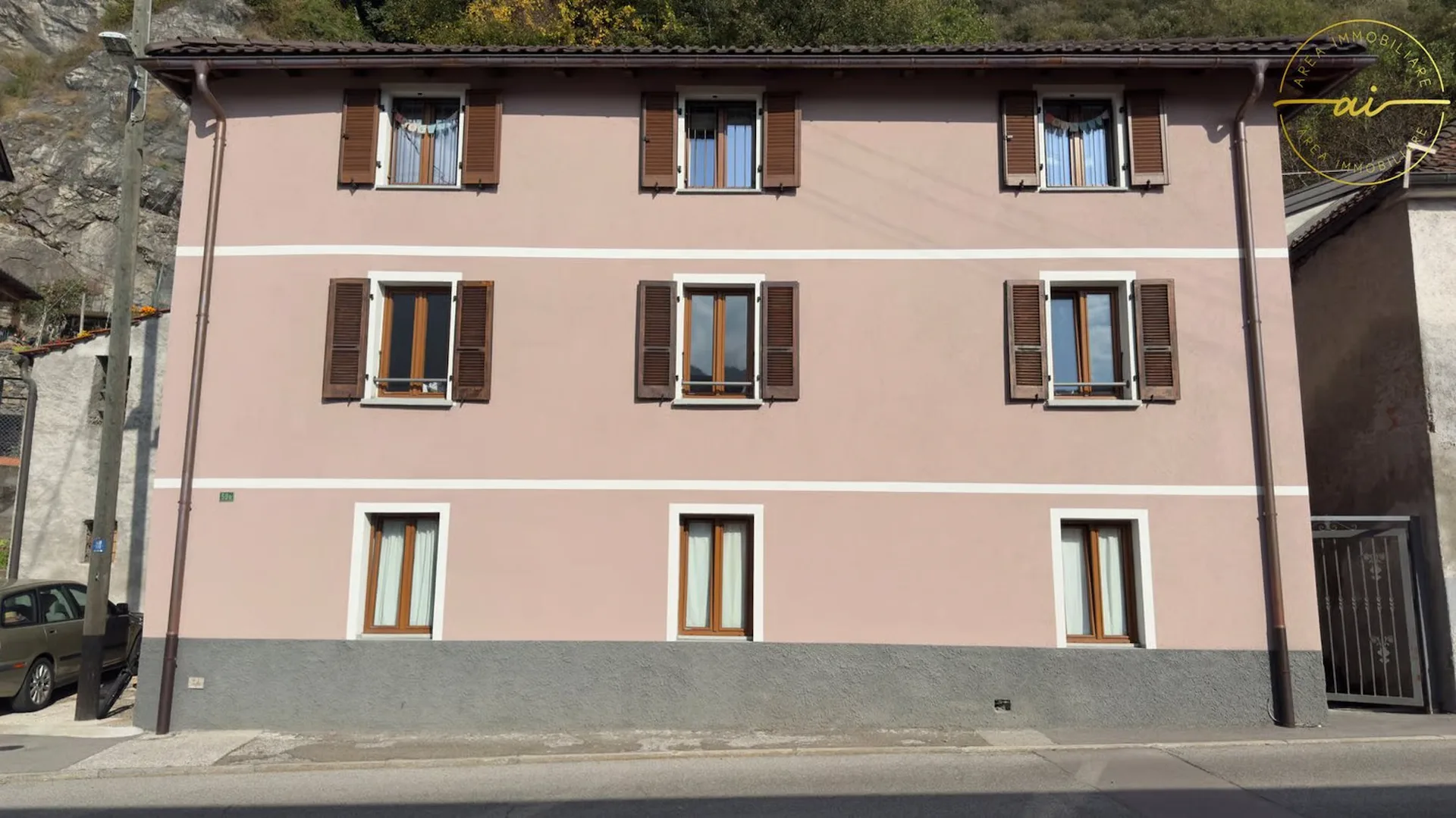 Modernes Dachgeschossapartment mit 3.5 Zimmern in Bironico