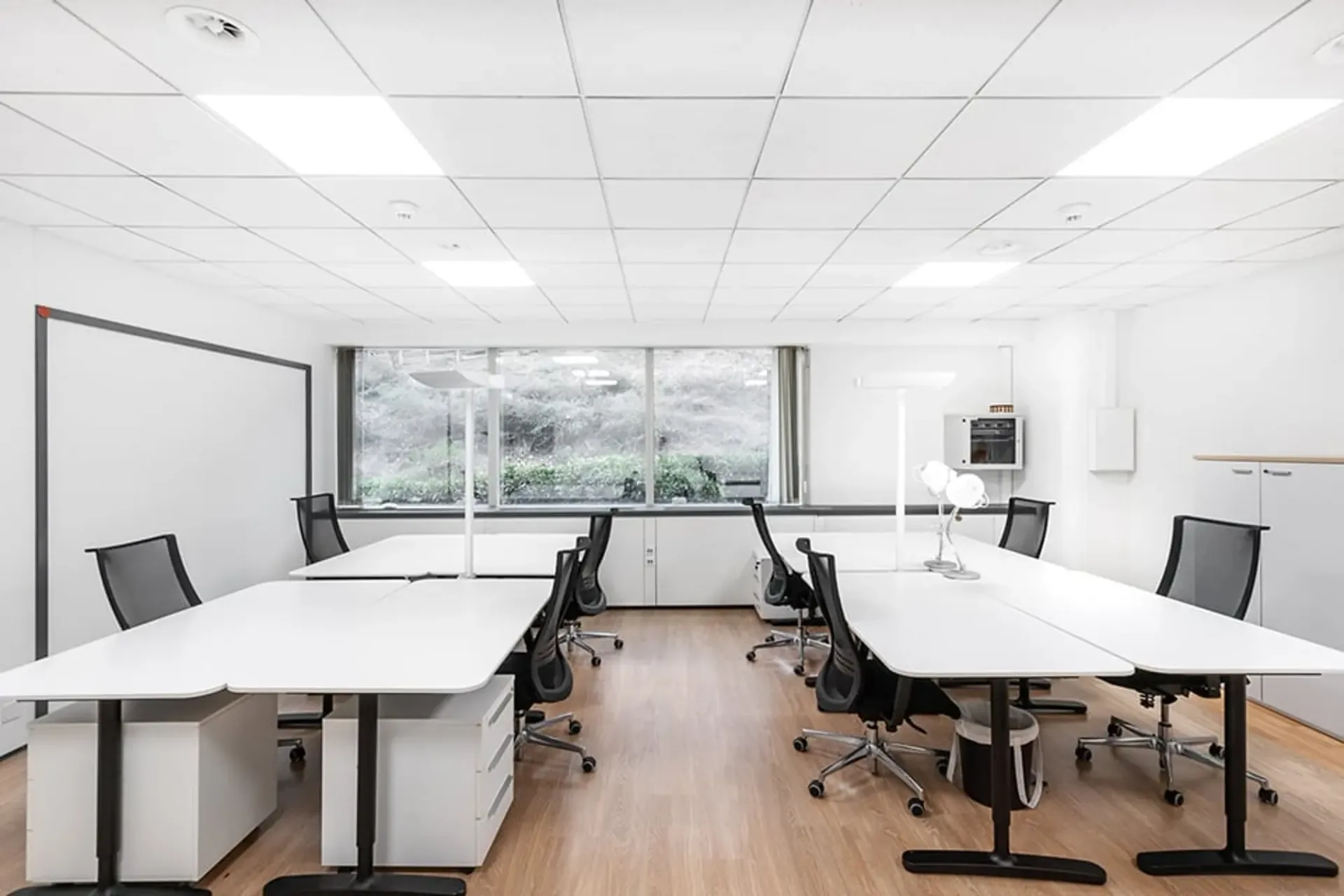 LUGANO NORD - BÜRO ZUM VERMIETEN, MOBILIERT, STRATEGISCHE LAGE (REF. 97)
