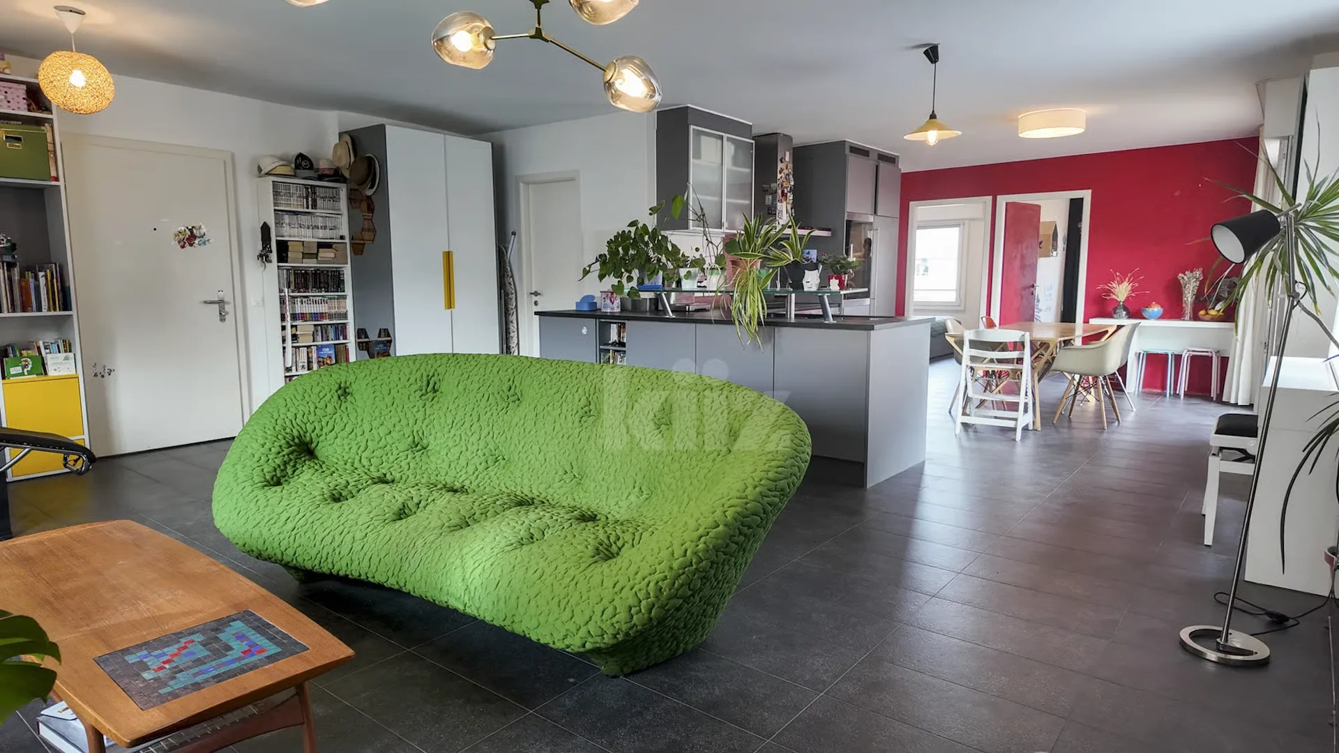 Beautiful crossing apartment with balcony