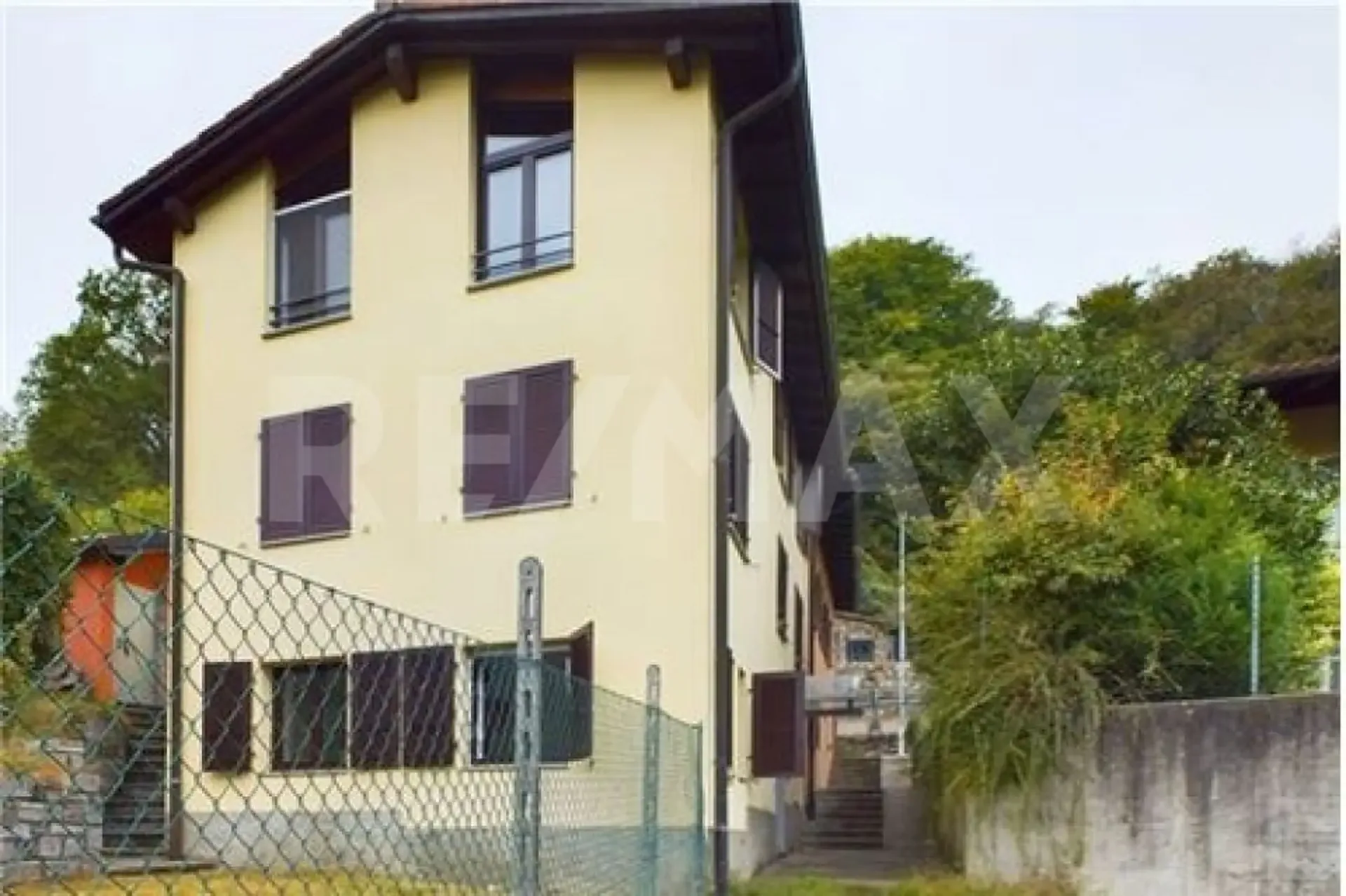 BIOGNO (TRESA): A reddito - Bellissima casa indipendente già affittata