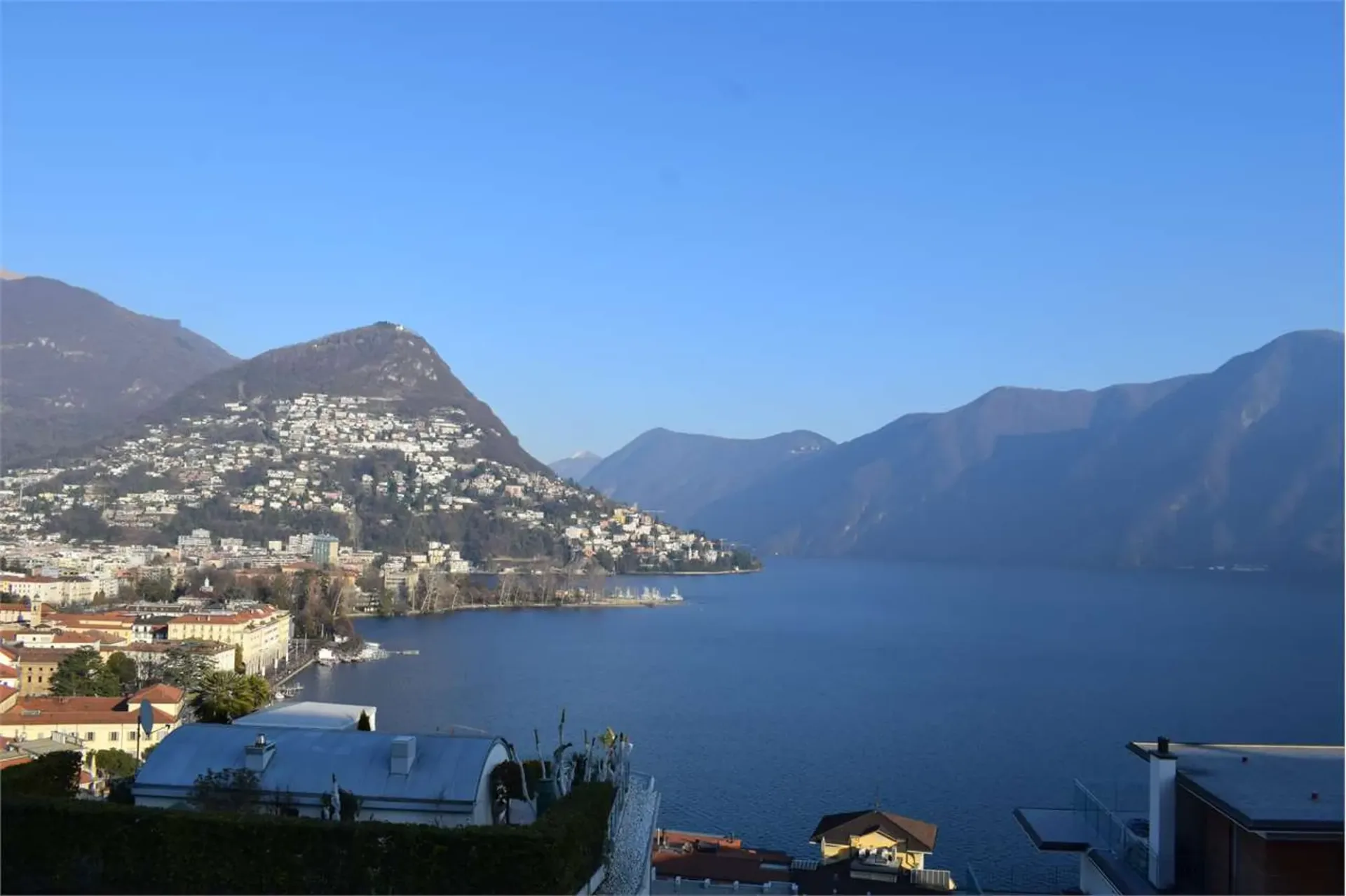 Prestigioso appartamento con vista lago