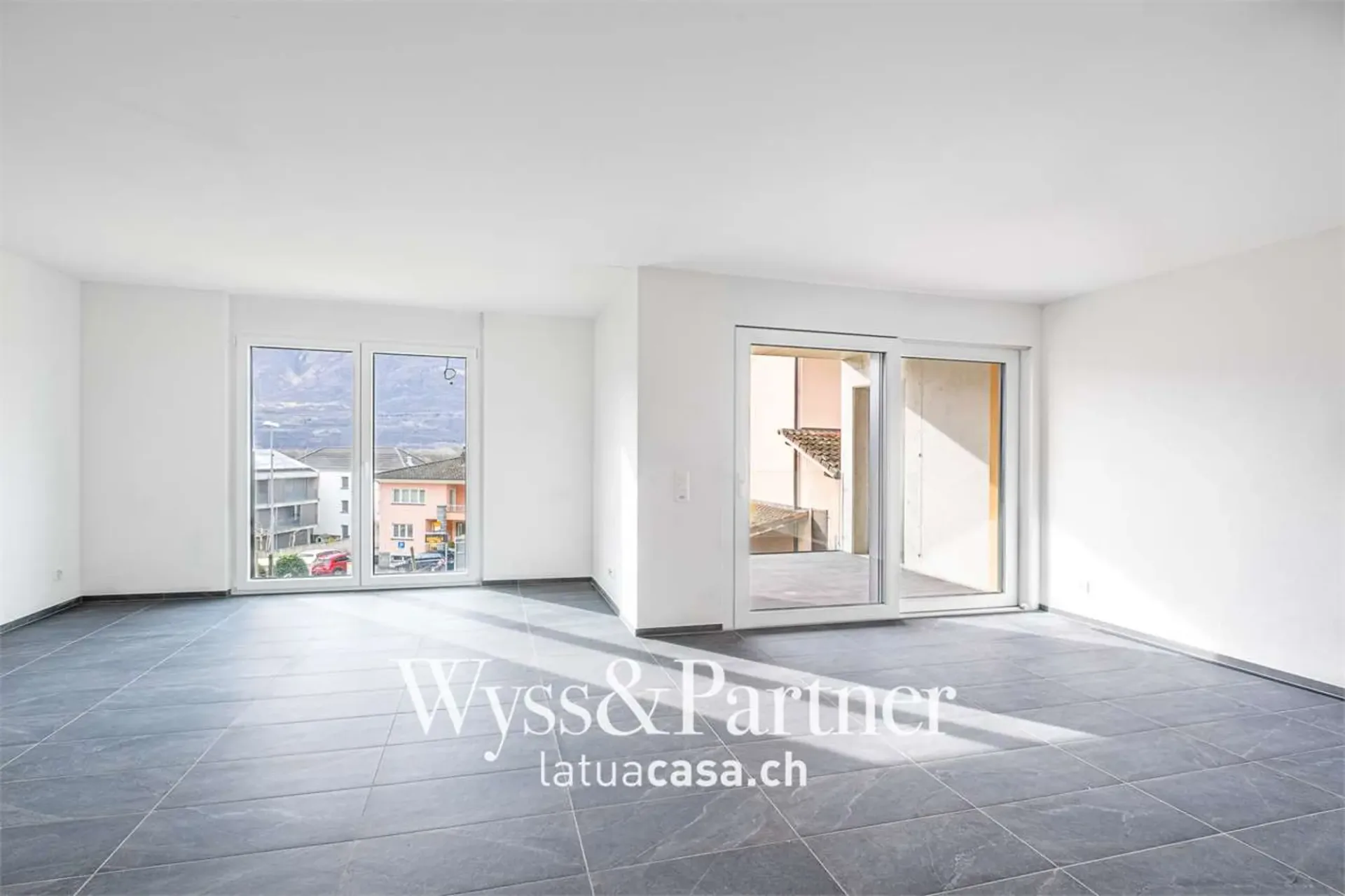 Schönes neu gebautes Haus