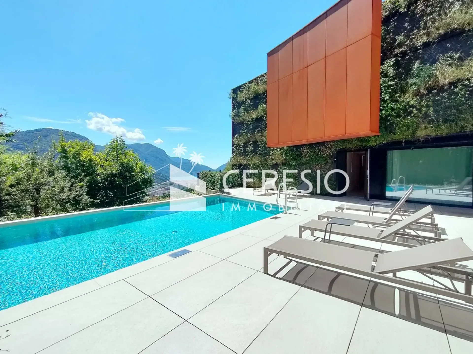 Splendido appartamento duplex 4.5 locali con piscina a Canobbio