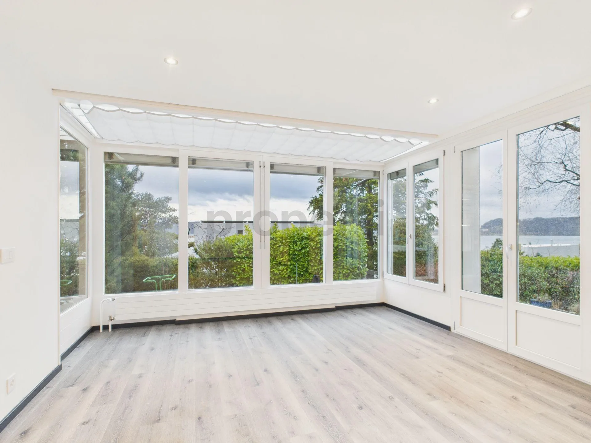 Moderne 6.5 Zimmer Reihenhaus renoviert mit Garten in La Neuveville