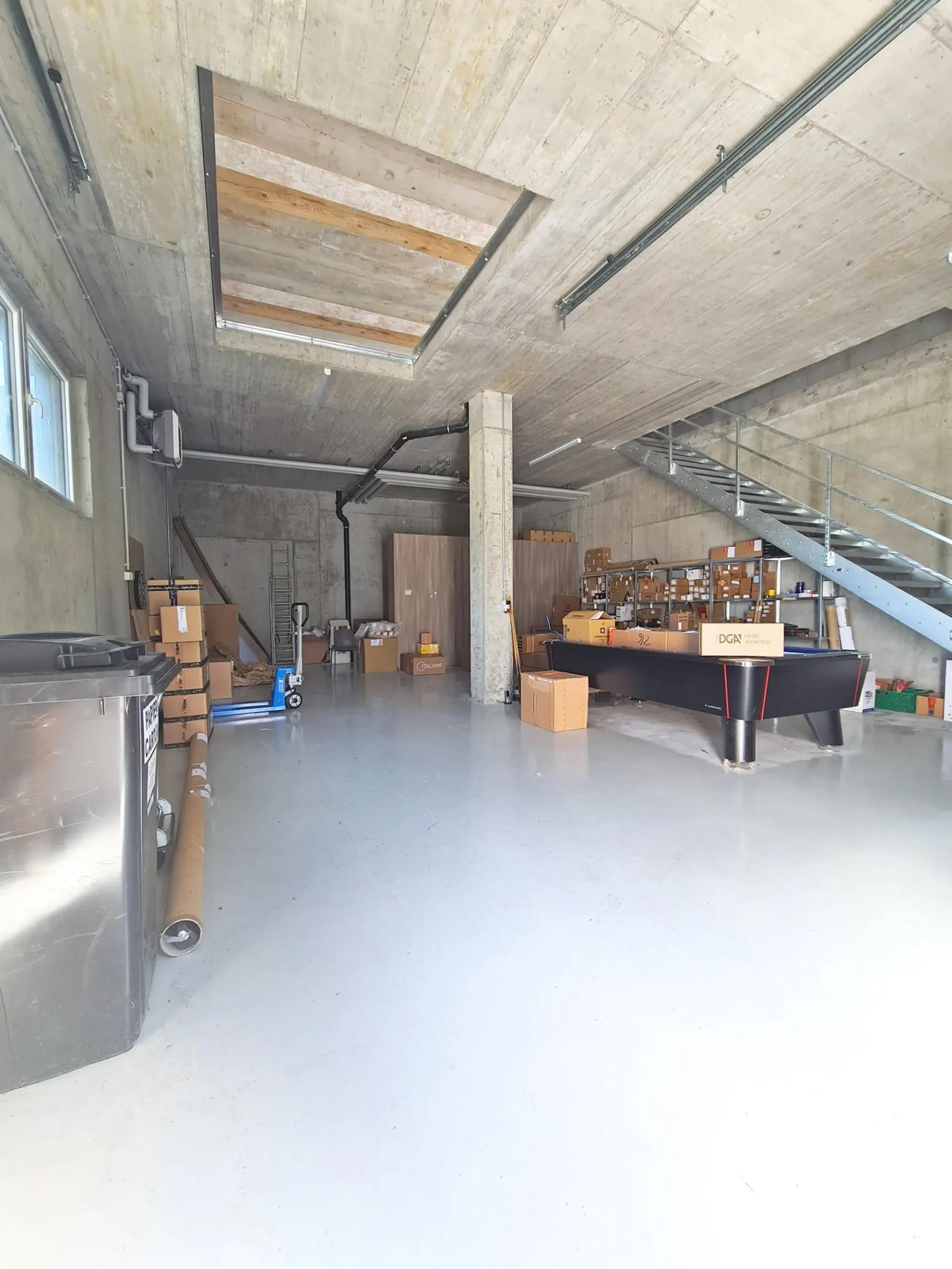 Lokal-Triplex - Eingangshalle und Büros