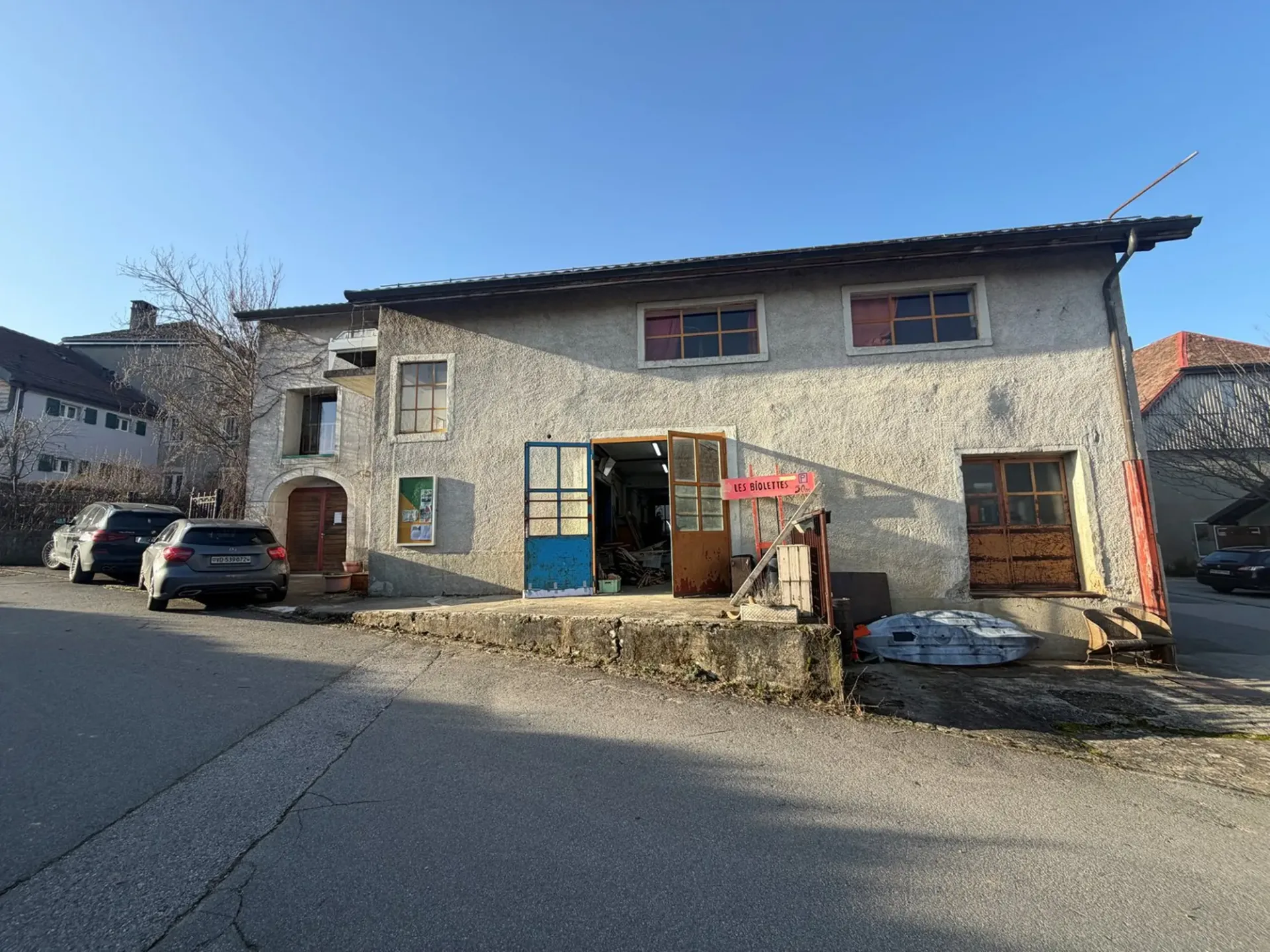 Rare à la vente – Bâtiment artisanal avec potentiel de transformation en loft