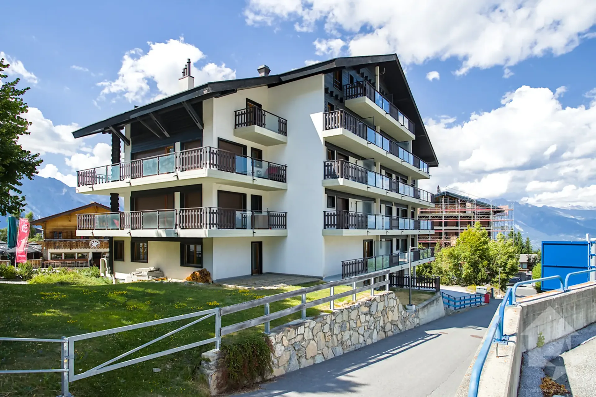 Großes Apartment mit 5.5 Zimmern zur Renovierung, 140 m2, Terrasse