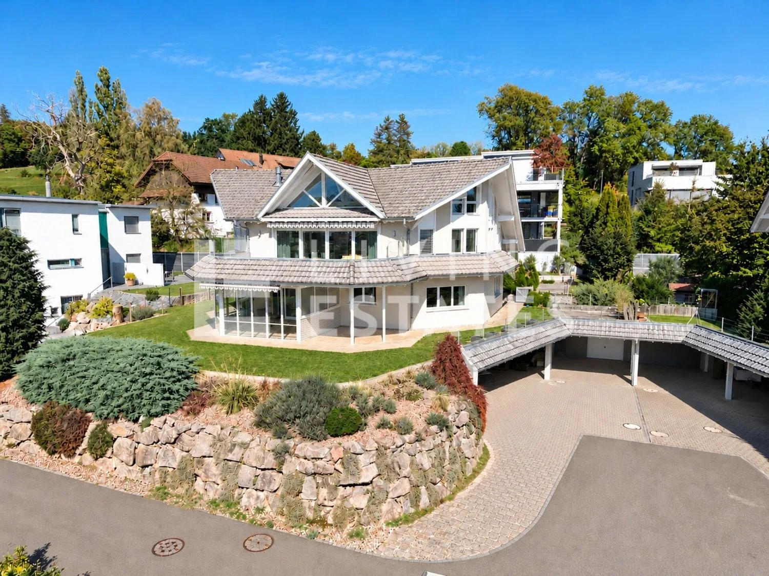 IHR EXKLUSIVES ZWEIFAMILIENHAUS - WOHNKOMFORT. QUALITÄT. CHARAKTER.