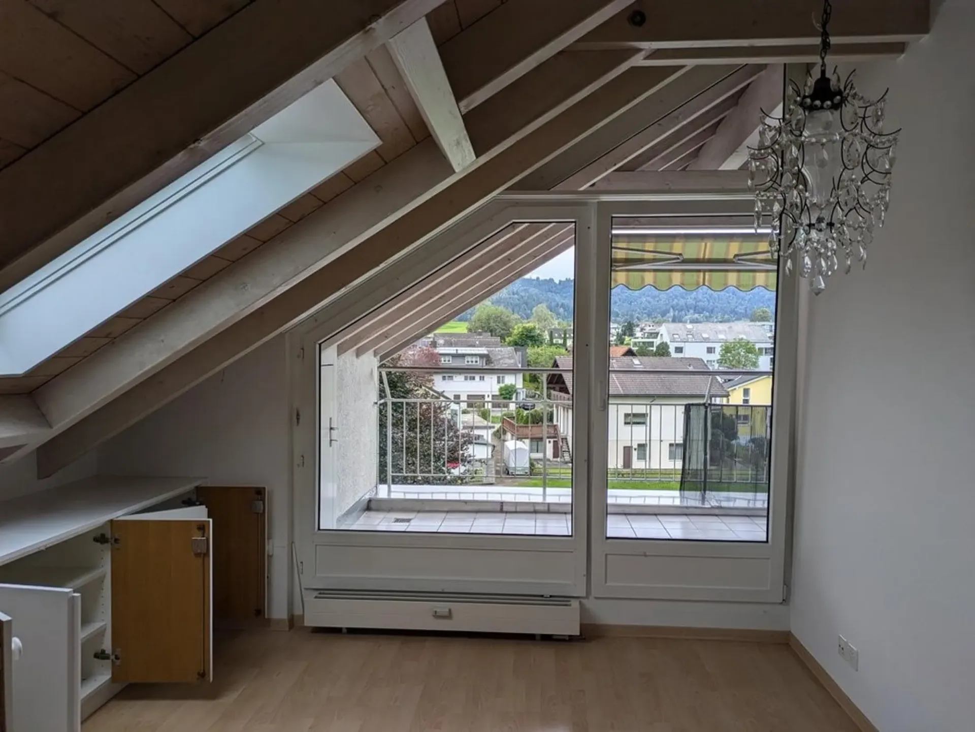 Charmante 2-Zimmer-Dachwohnung mit Balkon zu vermieten