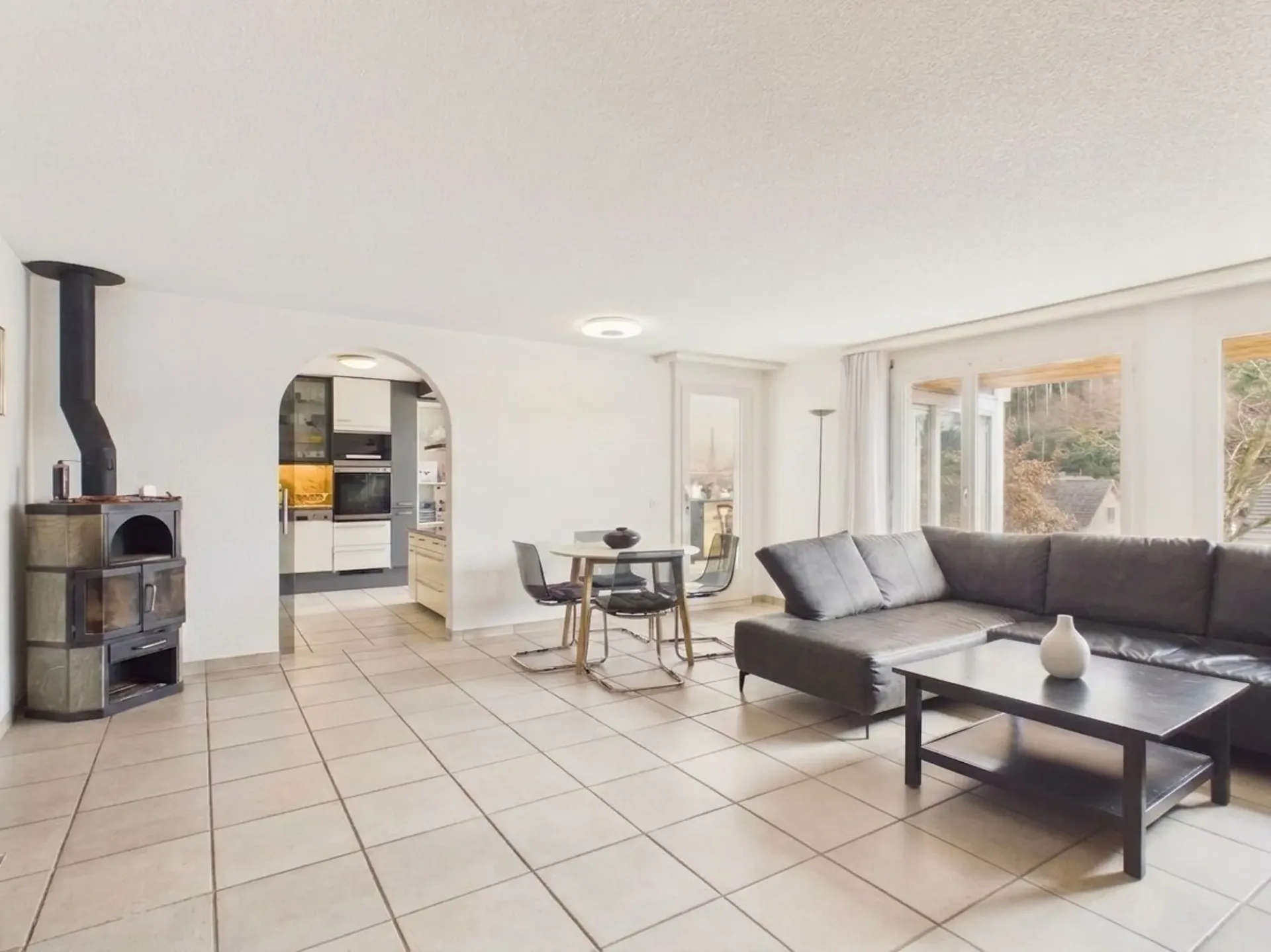 Three-story residential happiness with a far-reaching view of the hills and forests in the beautiful Wynental: Elevated semi-detached house for sale!