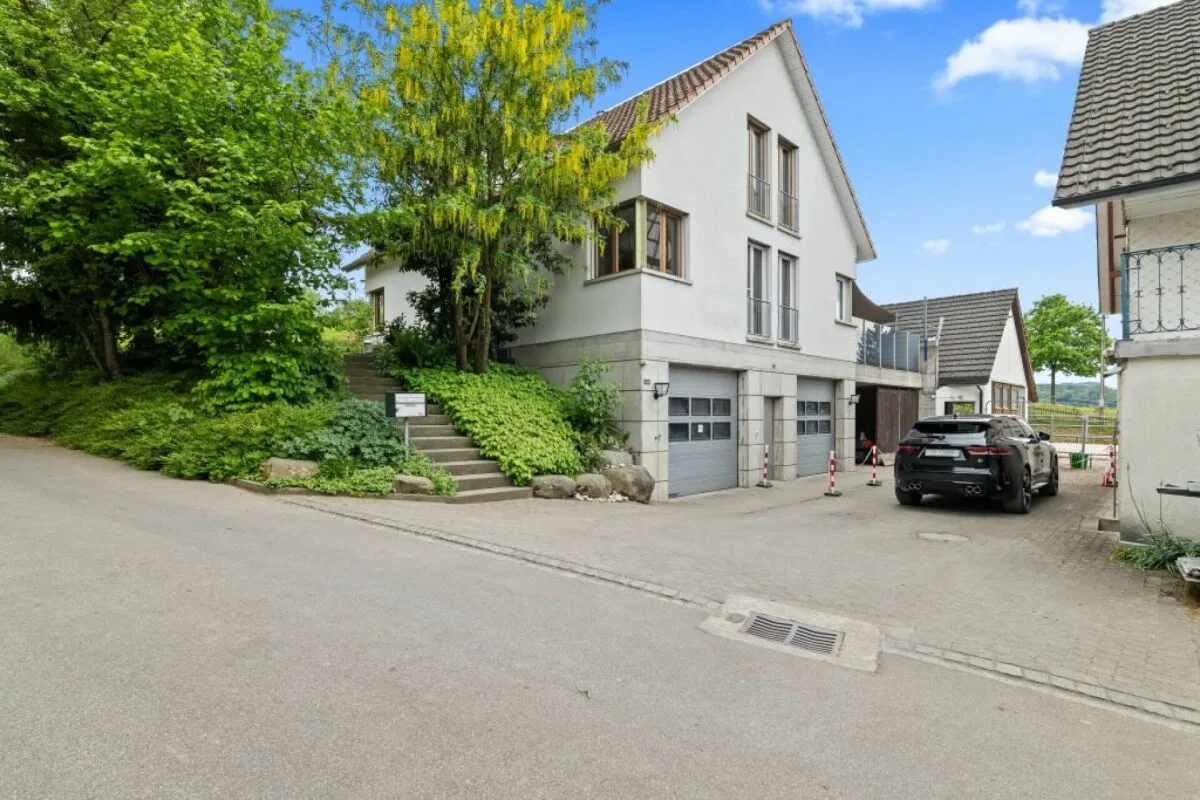 Idyllic paradise! Single-family house with horse stable