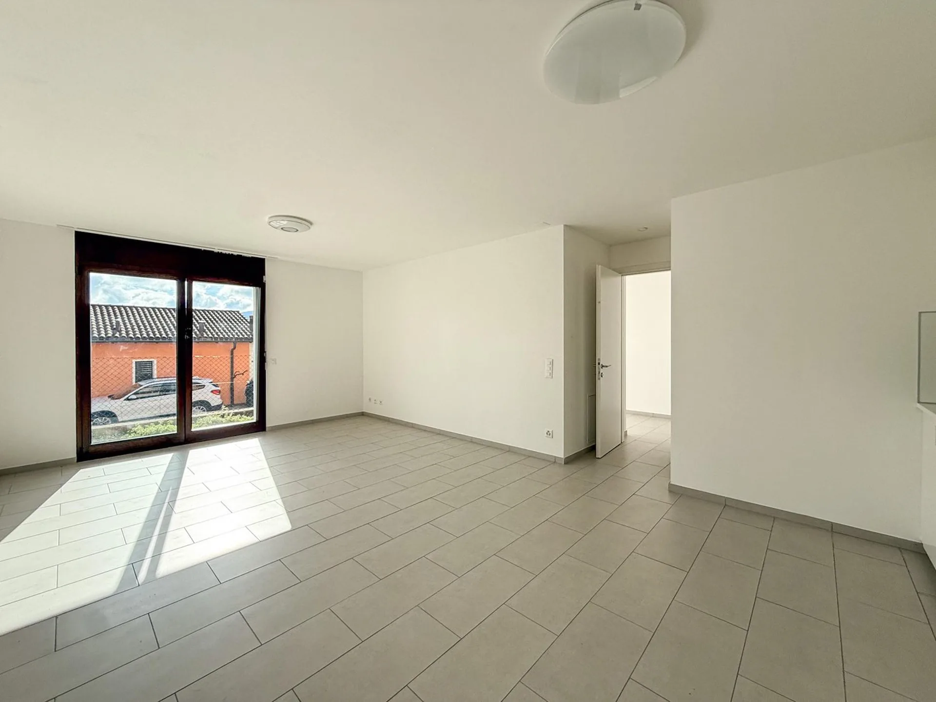 Modernes Apartment 2.5 Zimmer mit Garten in Vernate