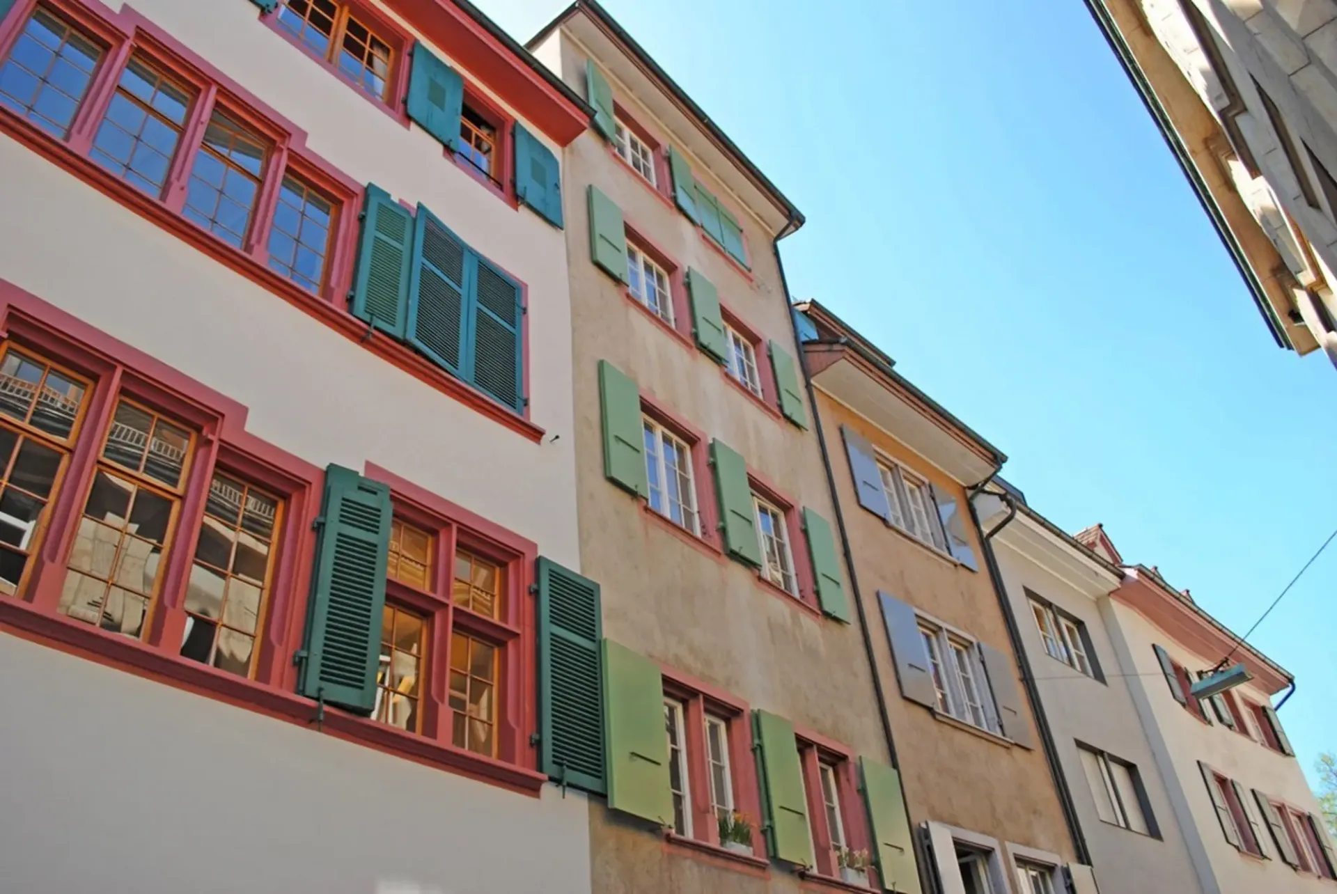 Vicolo charmante nel cuore della vecchia città di Grossbasel