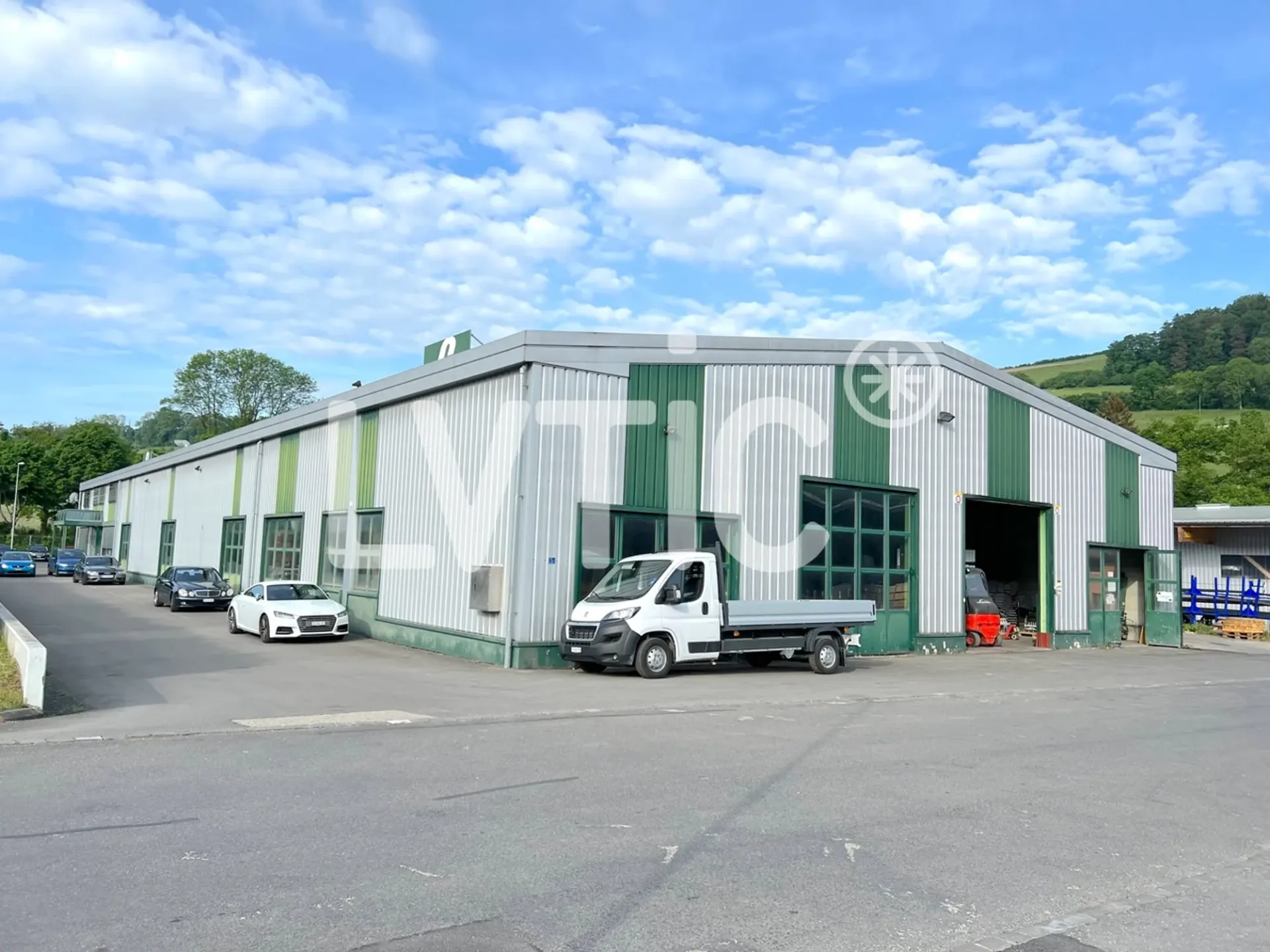 Industriegebäude von 2100 m2 auf einem Grundstück von 4700 m2 zum Verkauf in Moudon