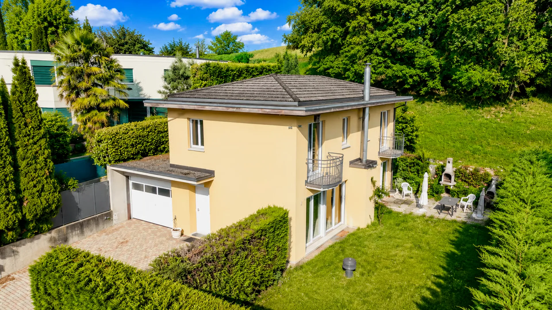 Accogliente Casa con Giardino in Tranquilla Zona Vicino a Lugano