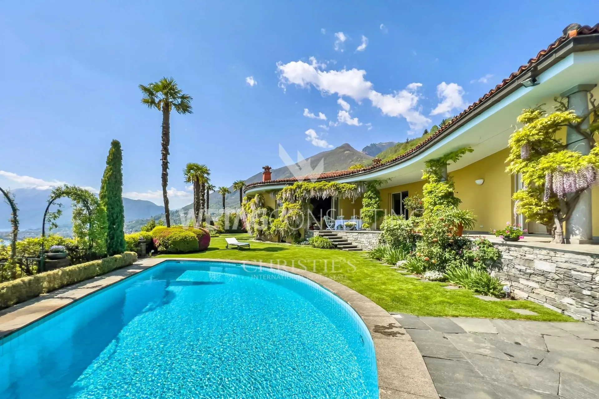 Mediterrane Villa mit herrlicher Sicht auf den Lago Maggiore, ideal auch als Ferienresidenz, in Minusio zu verkaufen
