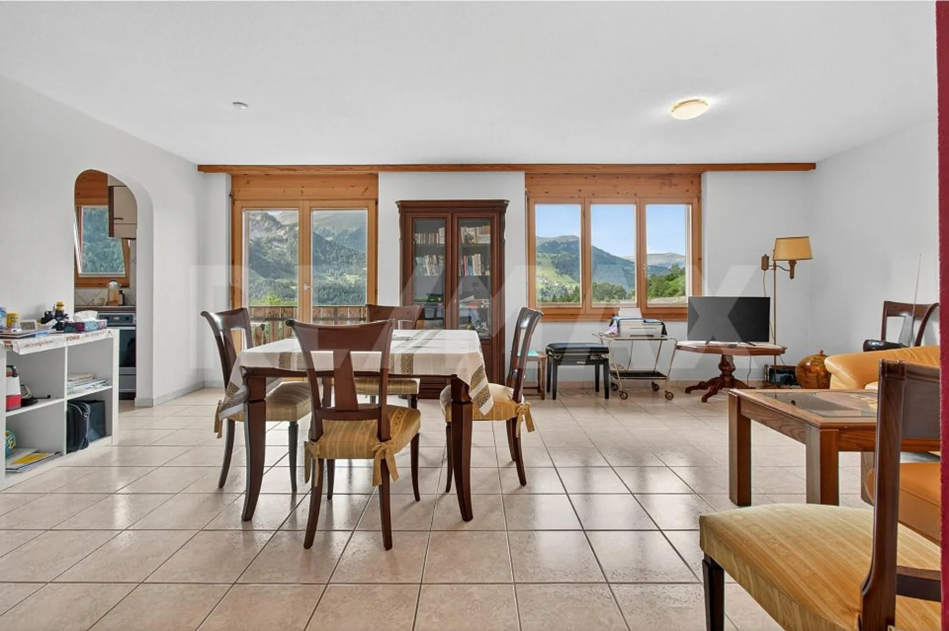 Appartement 3½ pièces avec belle vue sur les montagnes, ensoleillé et au calme à St. Peter / Arosa