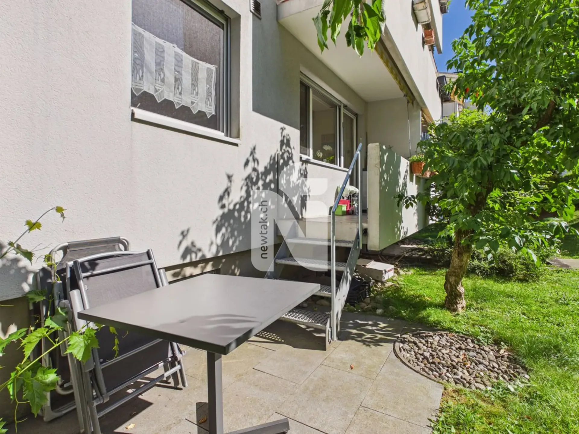 Familienfreundlich, sonnig und gepflegt mit zwei Balkonen, Gartensitzplatz und Garage