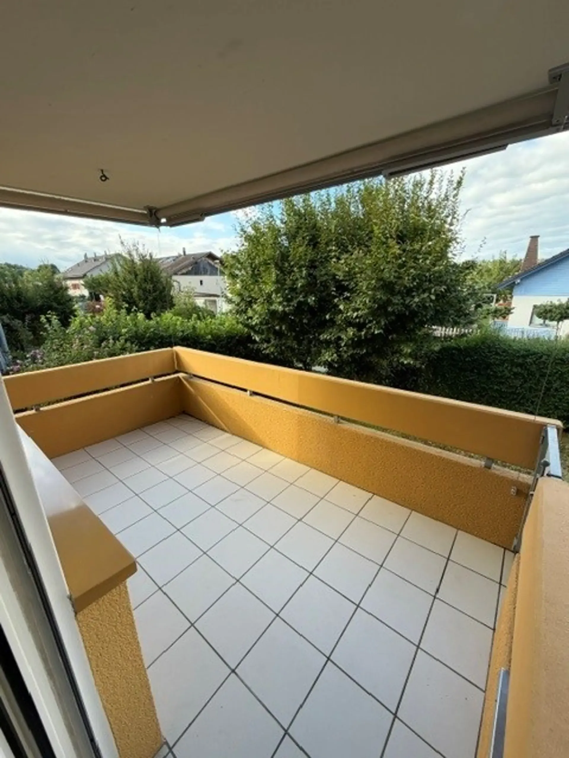 Idyllische 4.5-Zimmer-Wohnung mit Balkon und Garagenbox in Oberhasli