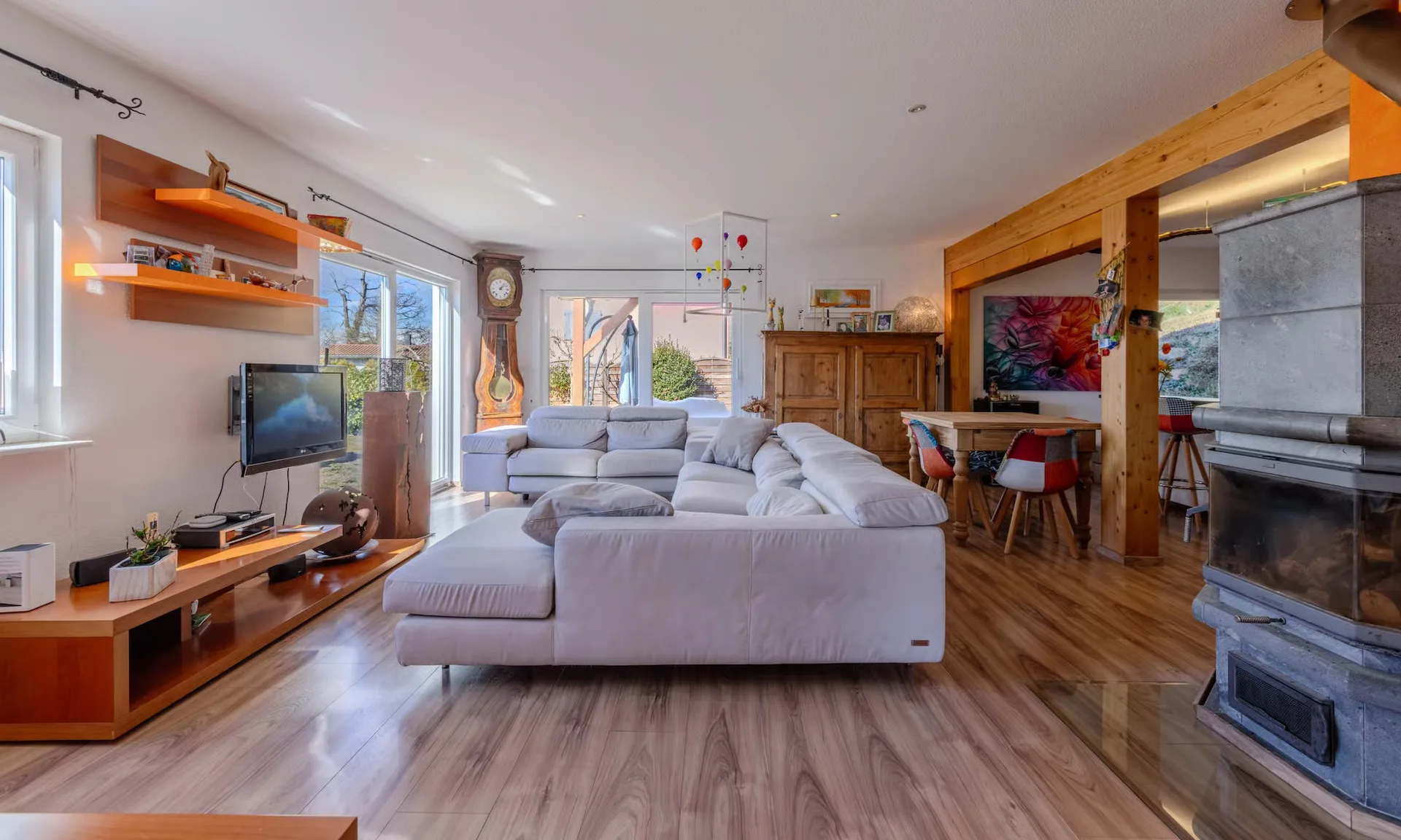 Großzügige und wunderschöne 5.5-Zimmer-Villa mit Garten an der Böschung